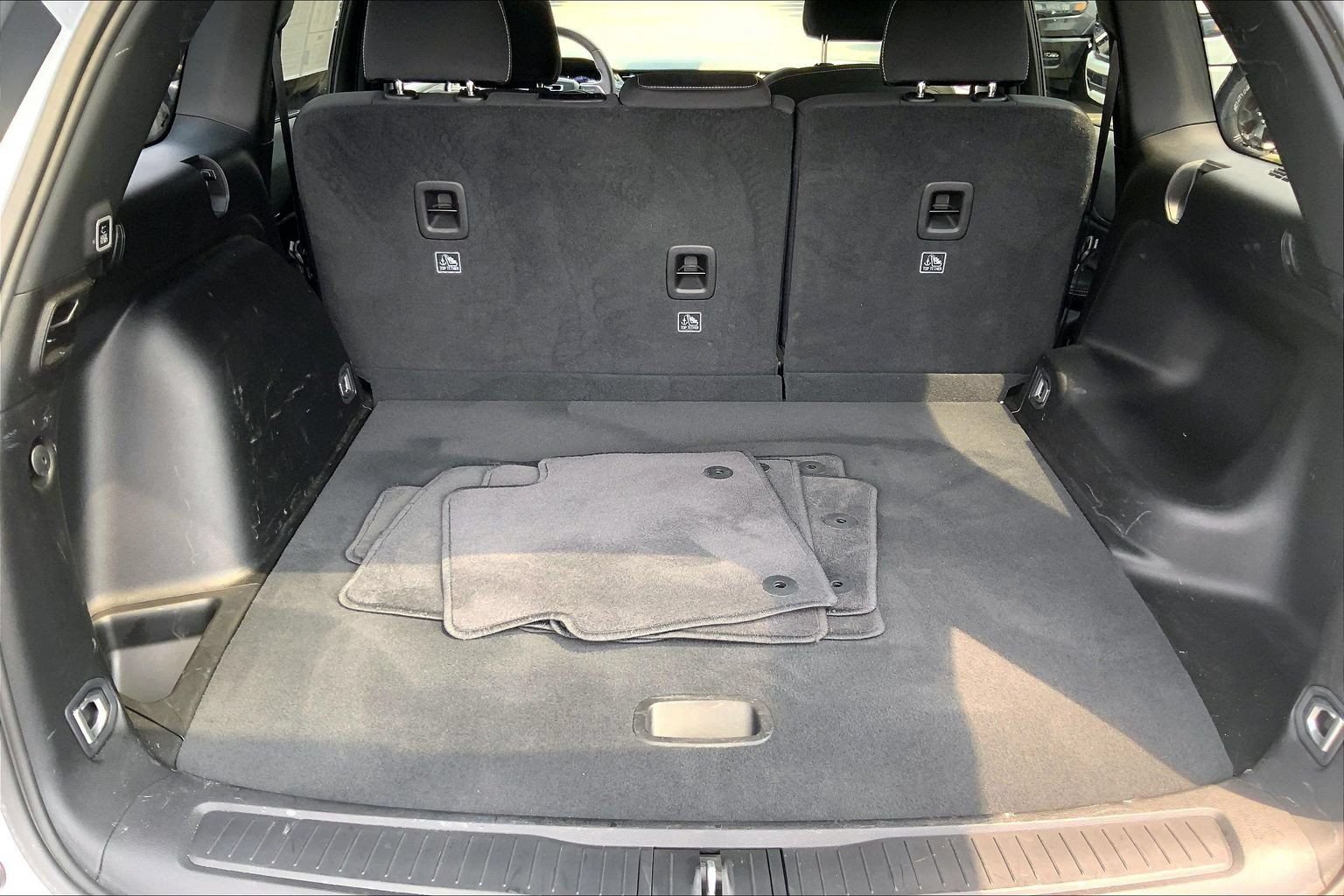 Certified 2025 Jeep Grand Cherokee Laredo X w/ Luxury Tech Group I AWD/4WD image 28