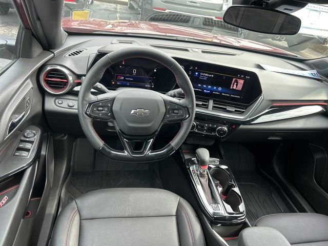 Certified 2025 Chevrolet Trax RS image 26