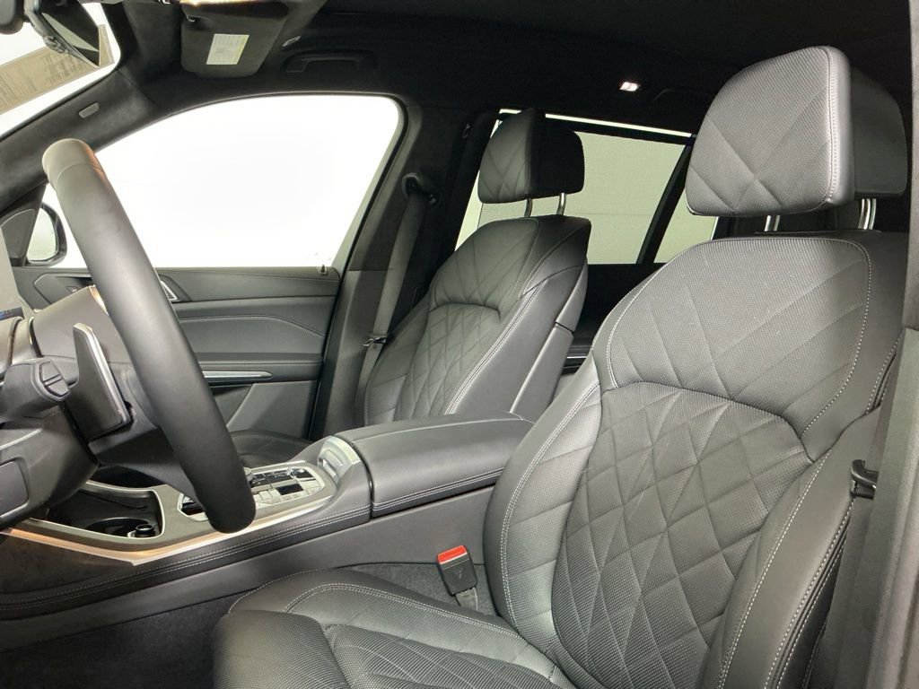 Certified 2025 BMW X7 xDrive40i w/ M Sport Package AWD/4WD image 28