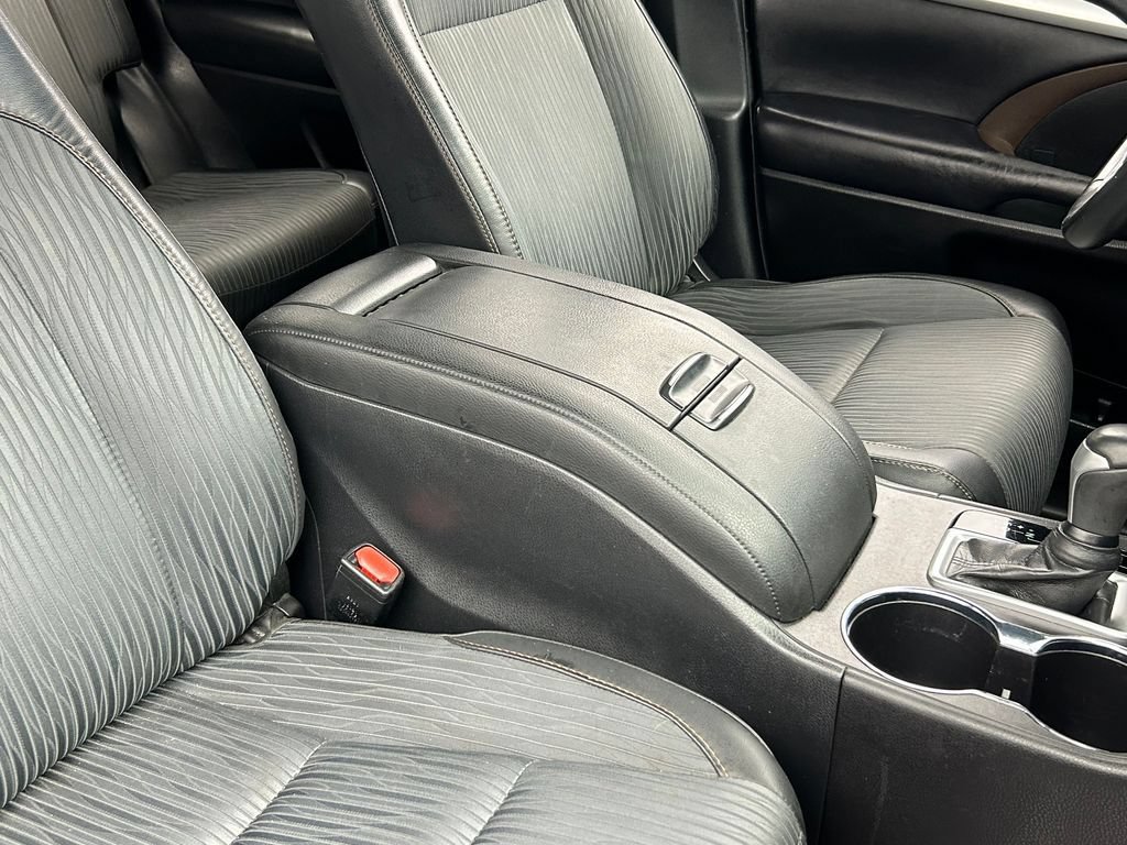 Used 2019 Toyota Highlander Plus FWD image 20