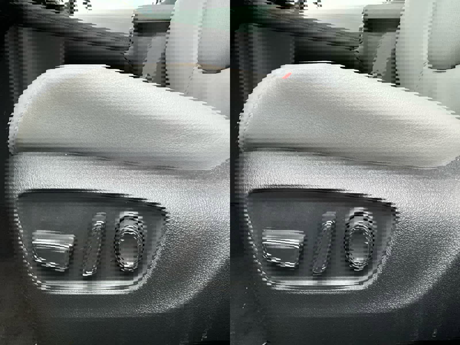 Used 2025 Toyota Sienna XLE image 20