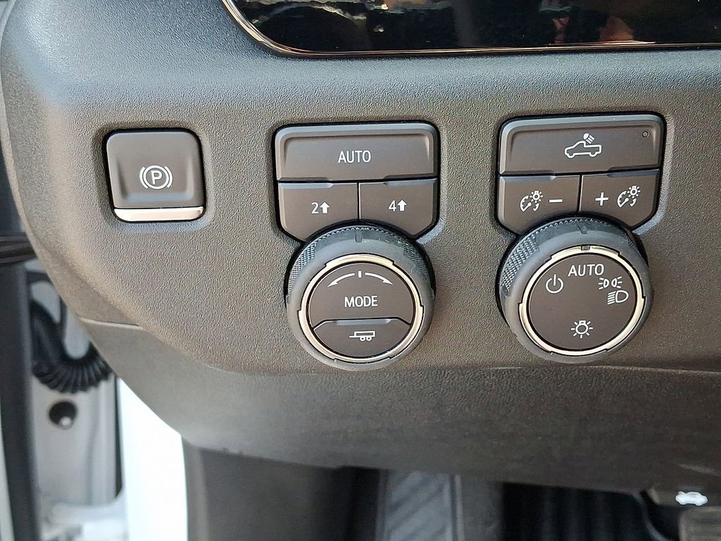 Used 2025 Chevrolet Silverado 1500 LT image 24