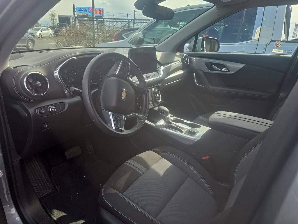 Used 2025 Chevrolet Blazer LT AWD/4WD image 6