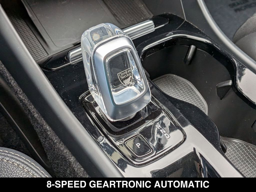 Used 2020 Volvo XC40 T4 Inscription FWD image 9