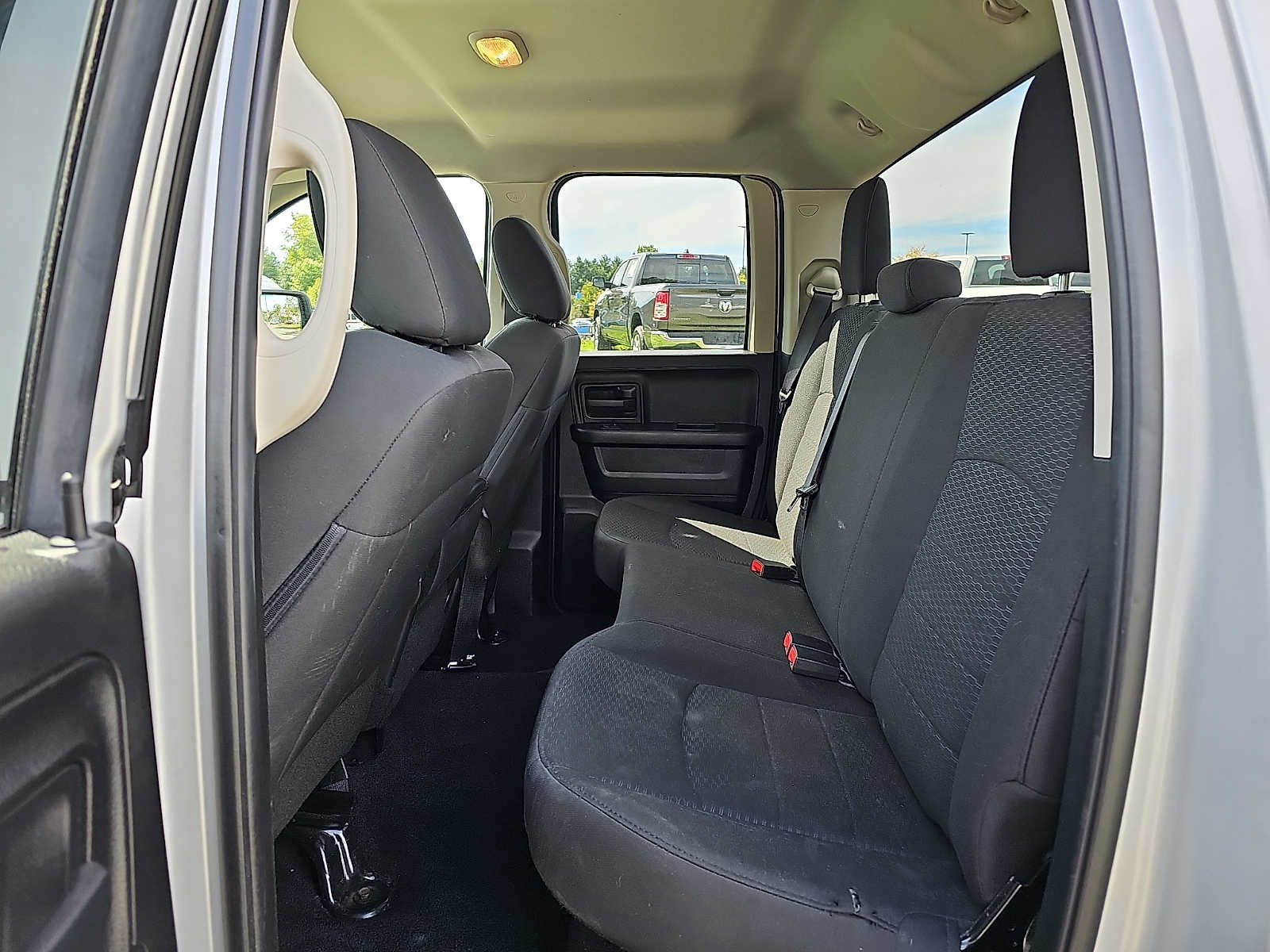 Used 2019 RAM 1500 Express w/ Express Value Package AWD/4WD image 10