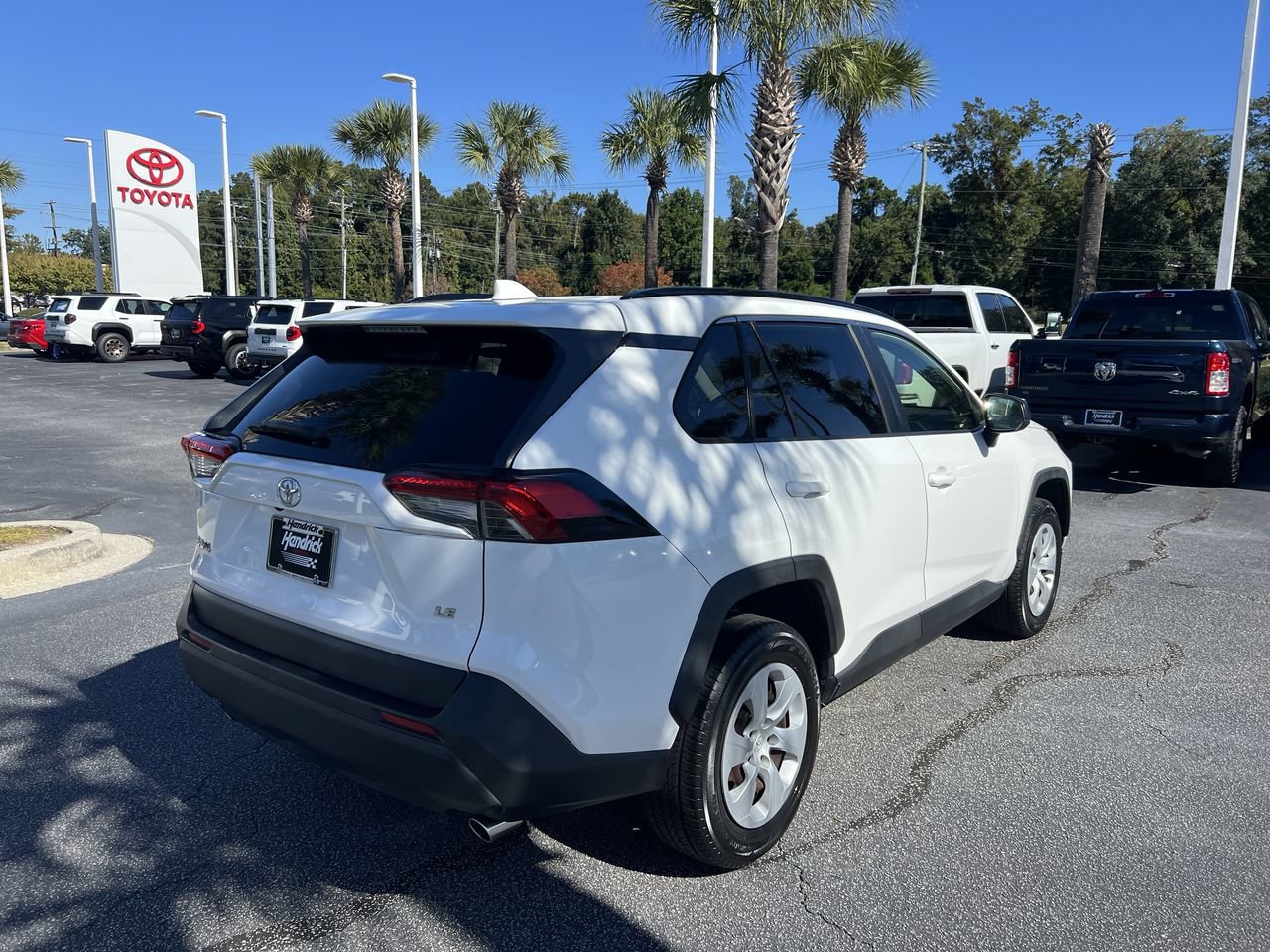 Used 2019 Toyota RAV4 LE FWD image 10