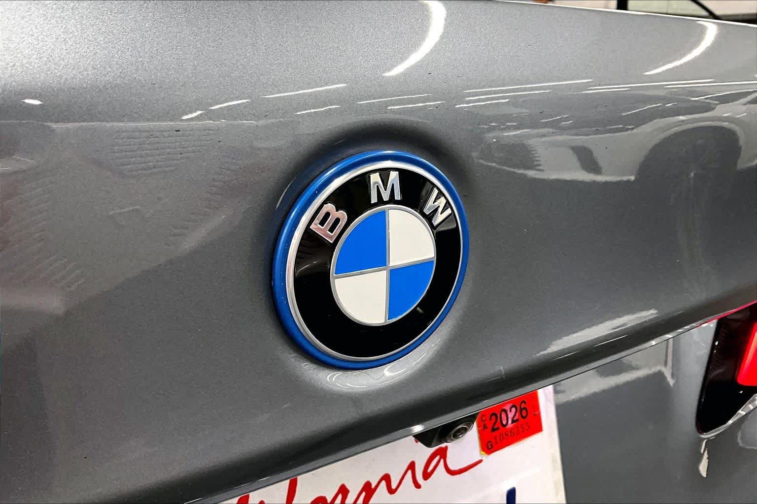 Used 2022 BMW 530e w/ Premium Package image 30