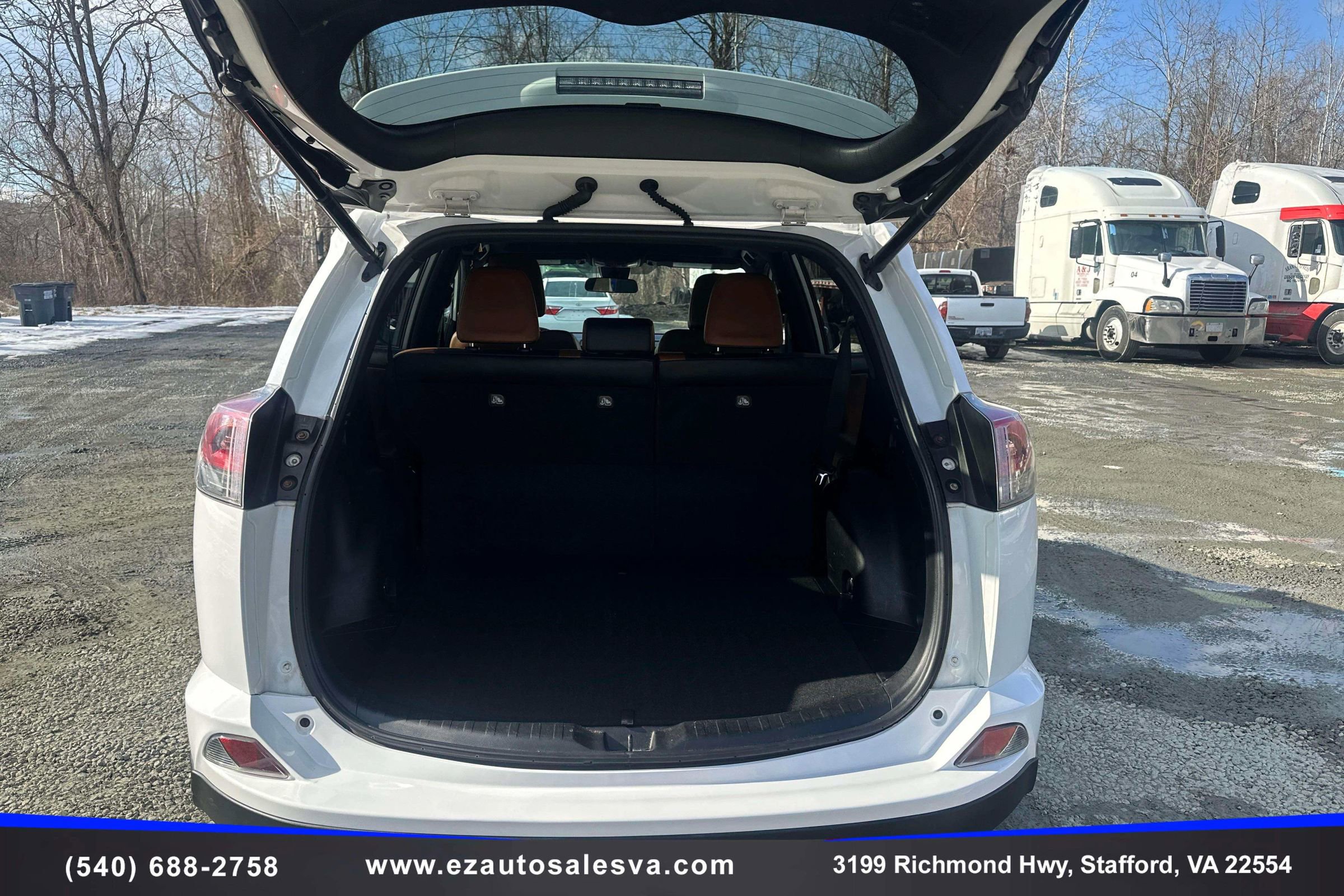 Used 2017 Toyota RAV4 SE image 11