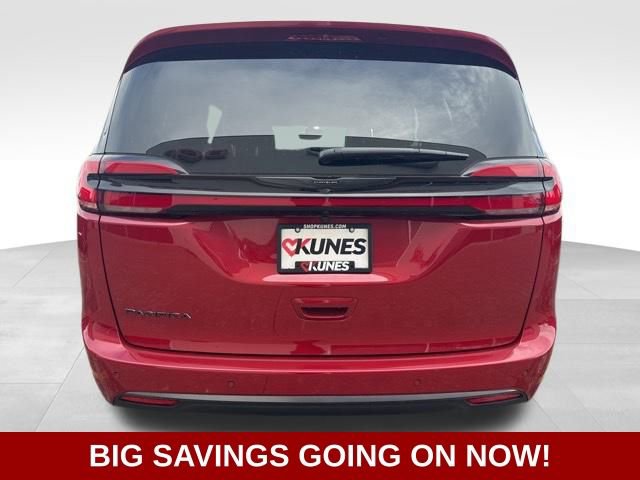 New 2026 Chrysler Pacifica Select w/ S Appearance Package image 9