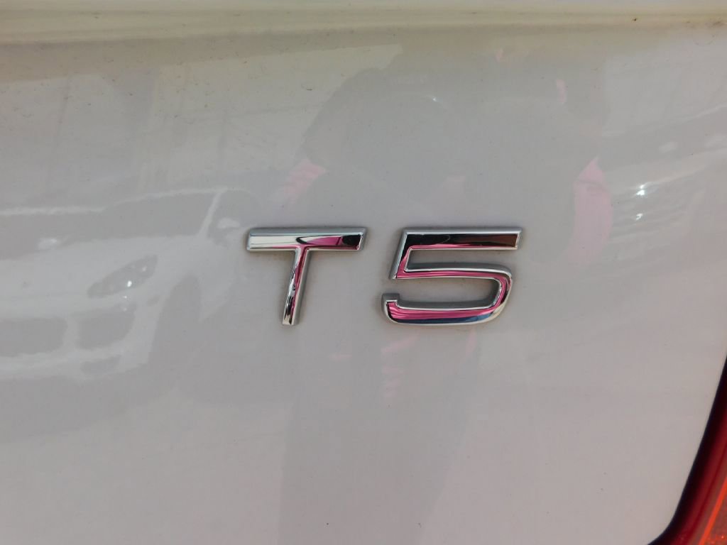Used 2020 Volvo XC90 T5 Momentum w/ Protection Package Premier image 12