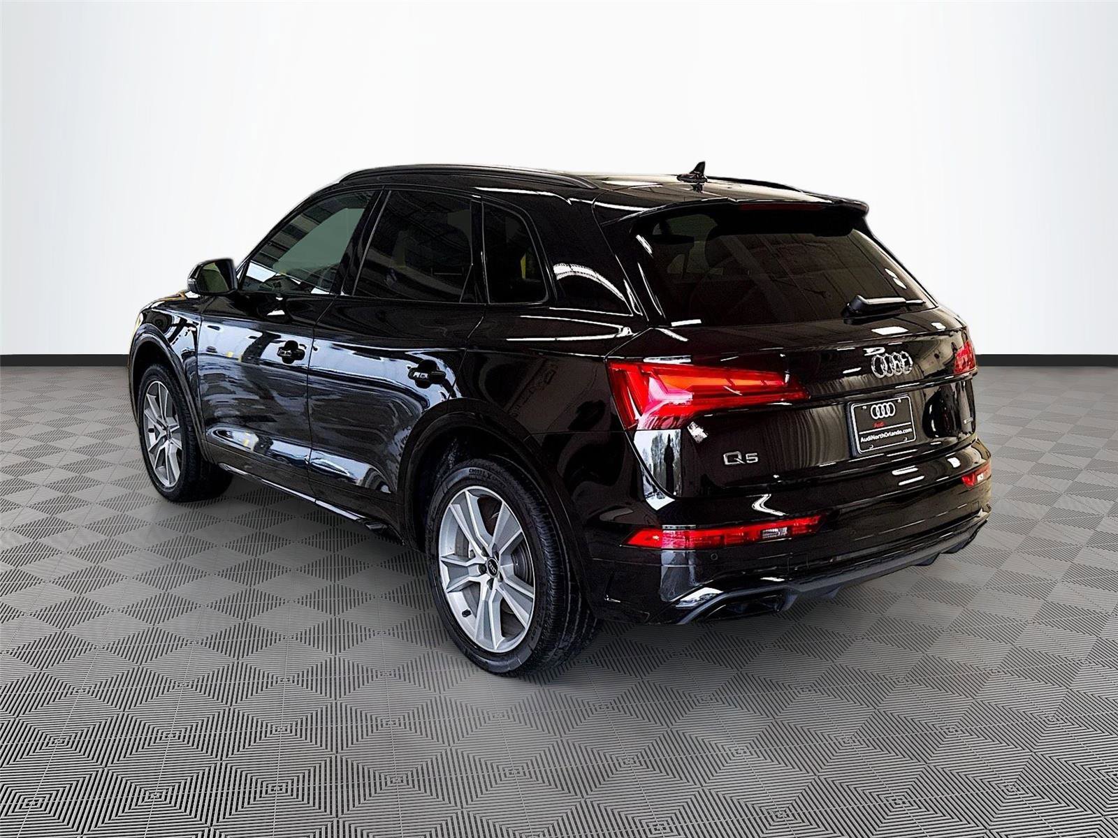Certified 2025 Audi Q5 2.0T Premium w/ Convenience Plus Package AWD/4WD image 4