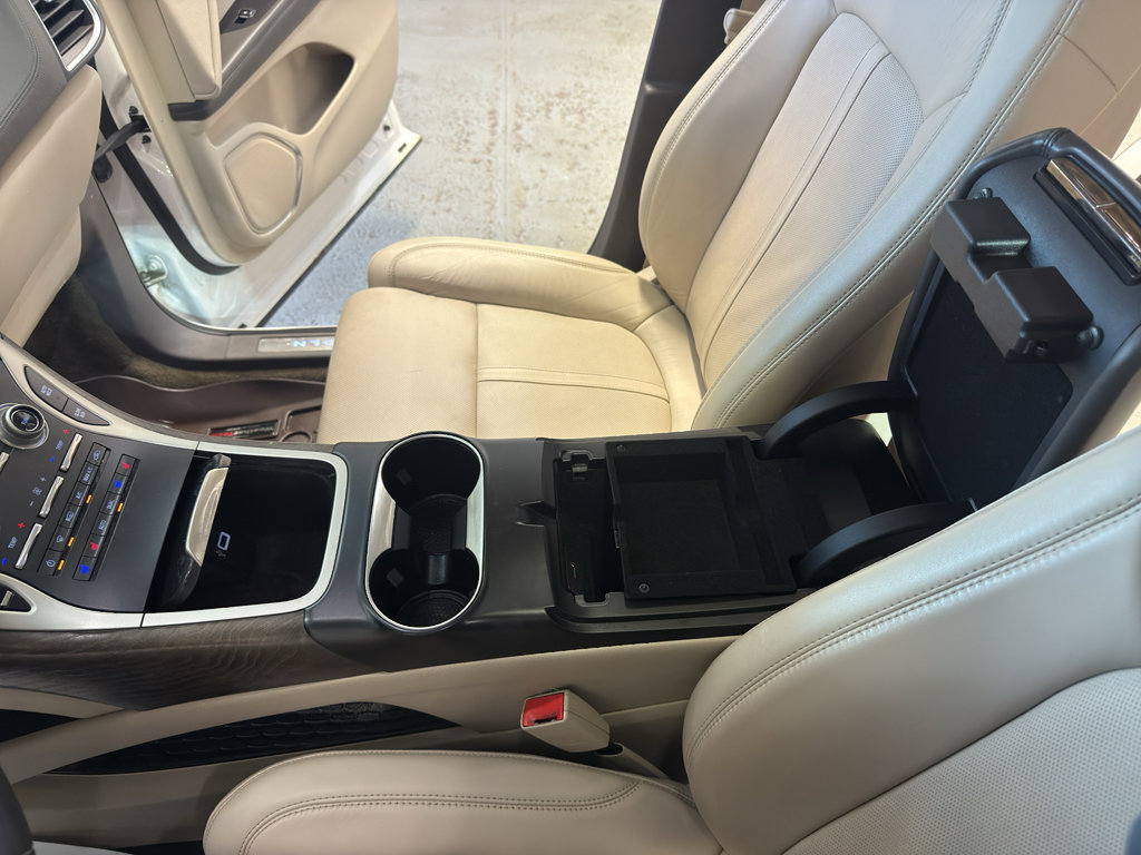 Used 2017 Lincoln MKX Reserve AWD/4WD image 18