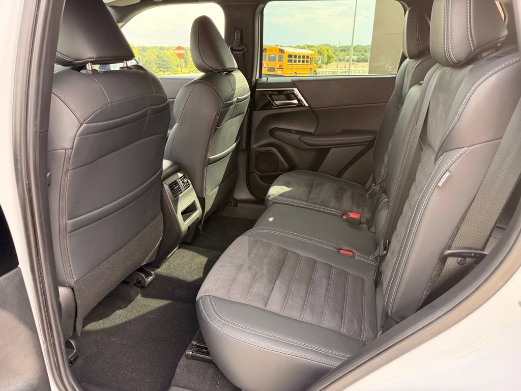 Used 2023 Mitsubishi Outlander Ralliart AWD/4WD image 5