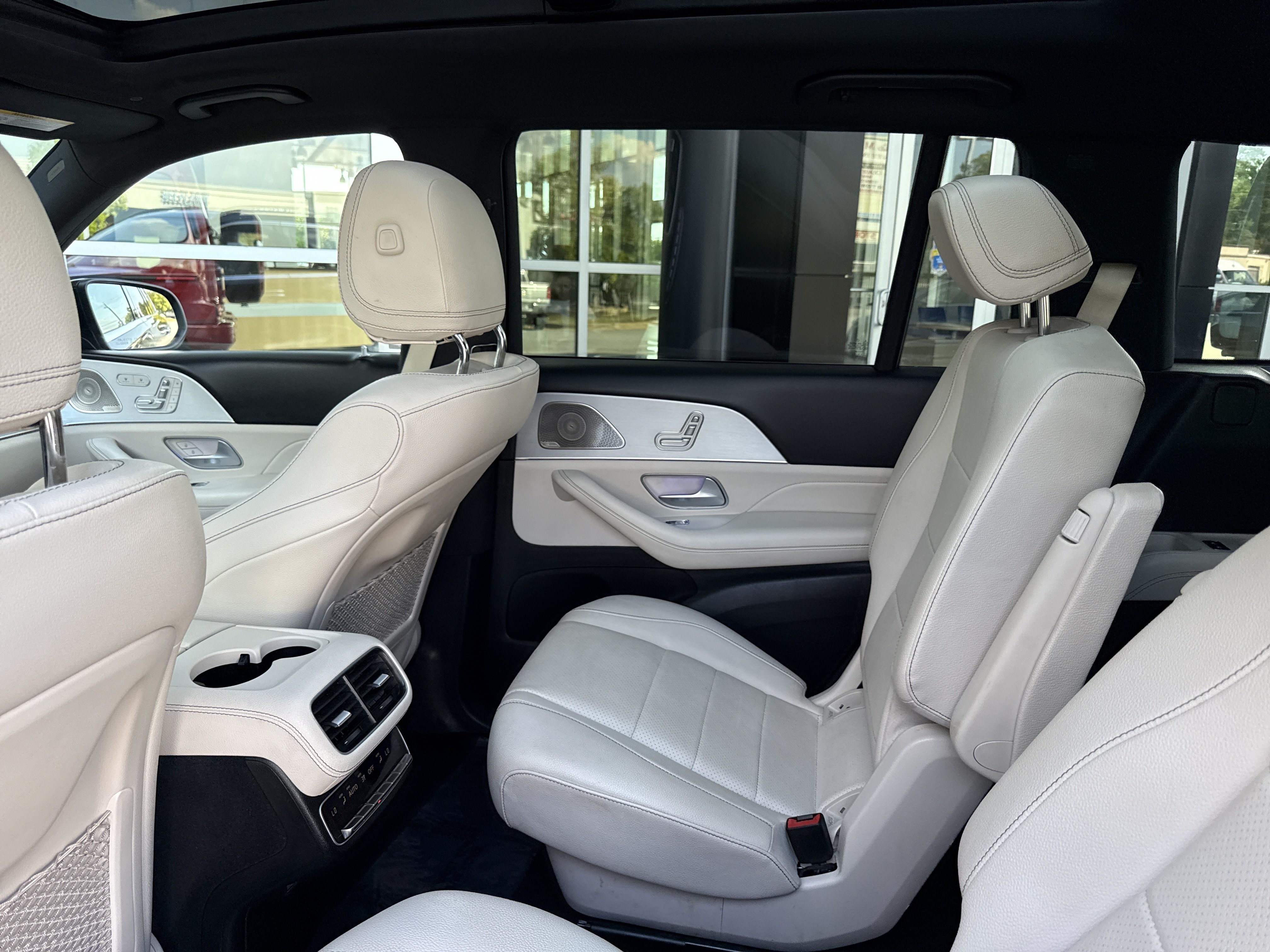 Used 2025 Mercedes-Benz GLS 450 4MATIC image 31