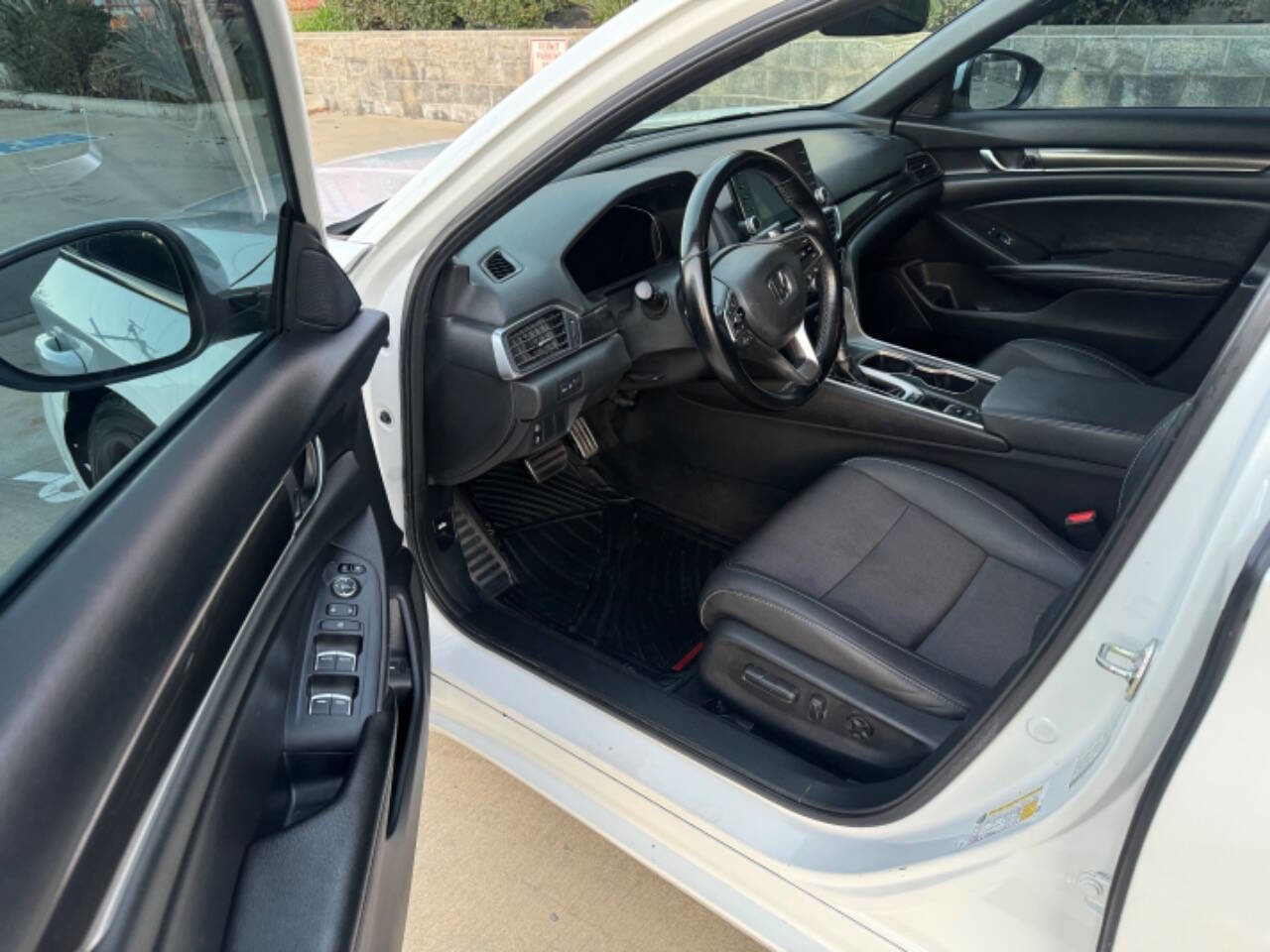 Used 2020 Honda Accord Sport image 7