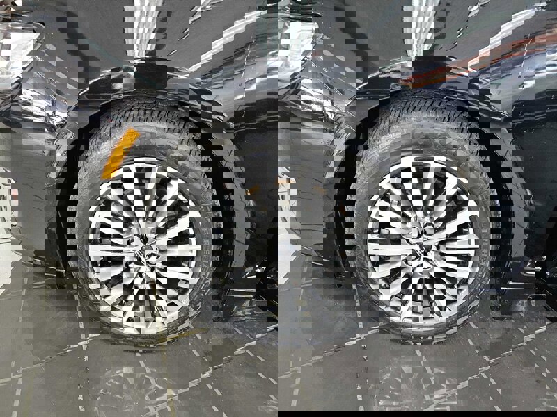 Used 2020 Lincoln MKZ image 33