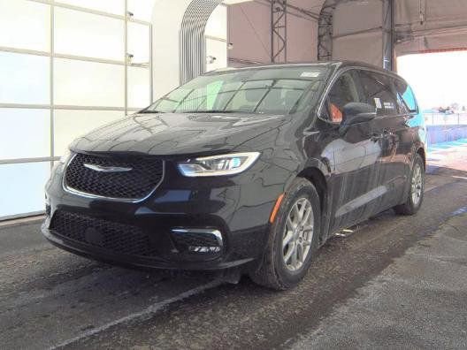 Used 2024 Chrysler Pacifica Touring-L image 5