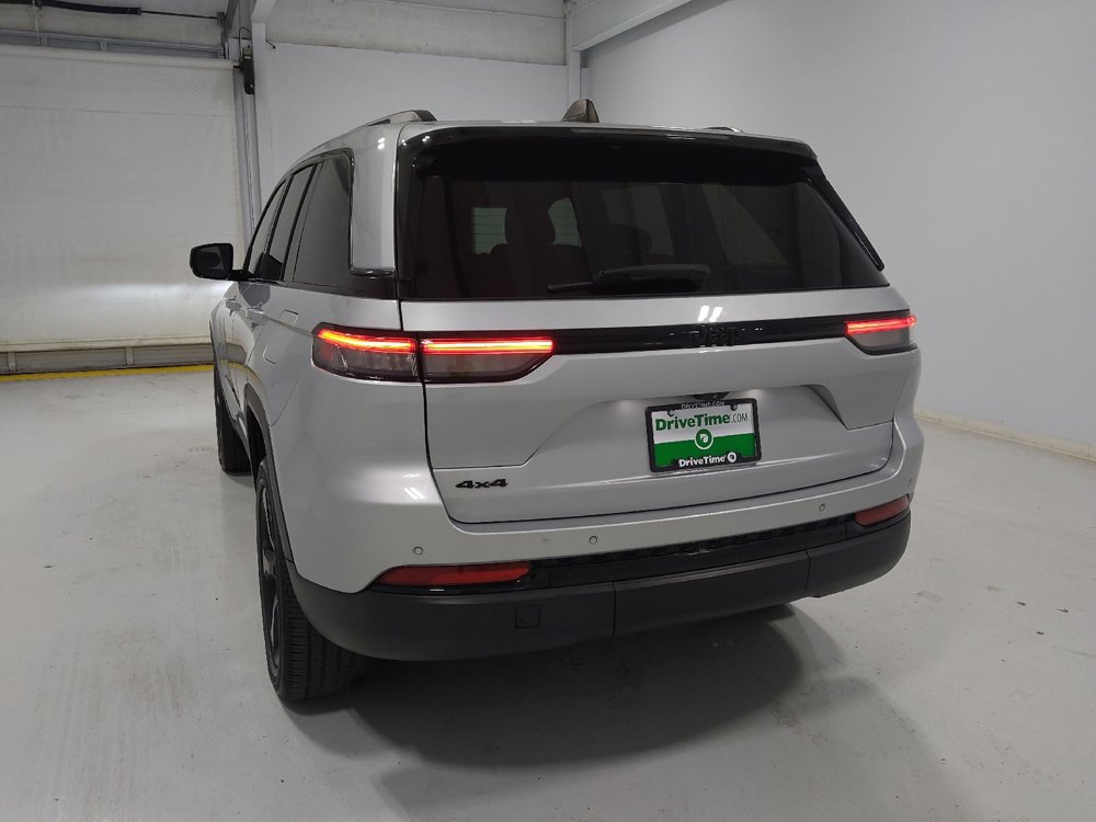 Used 2023 Jeep Grand Cherokee Altitude AWD/4WD image 6
