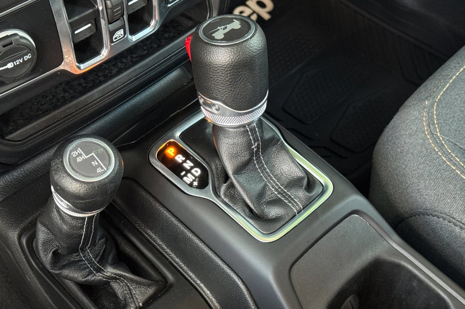 Used 2025 Jeep Wrangler Unlimited Sahara AWD/4WD image 22