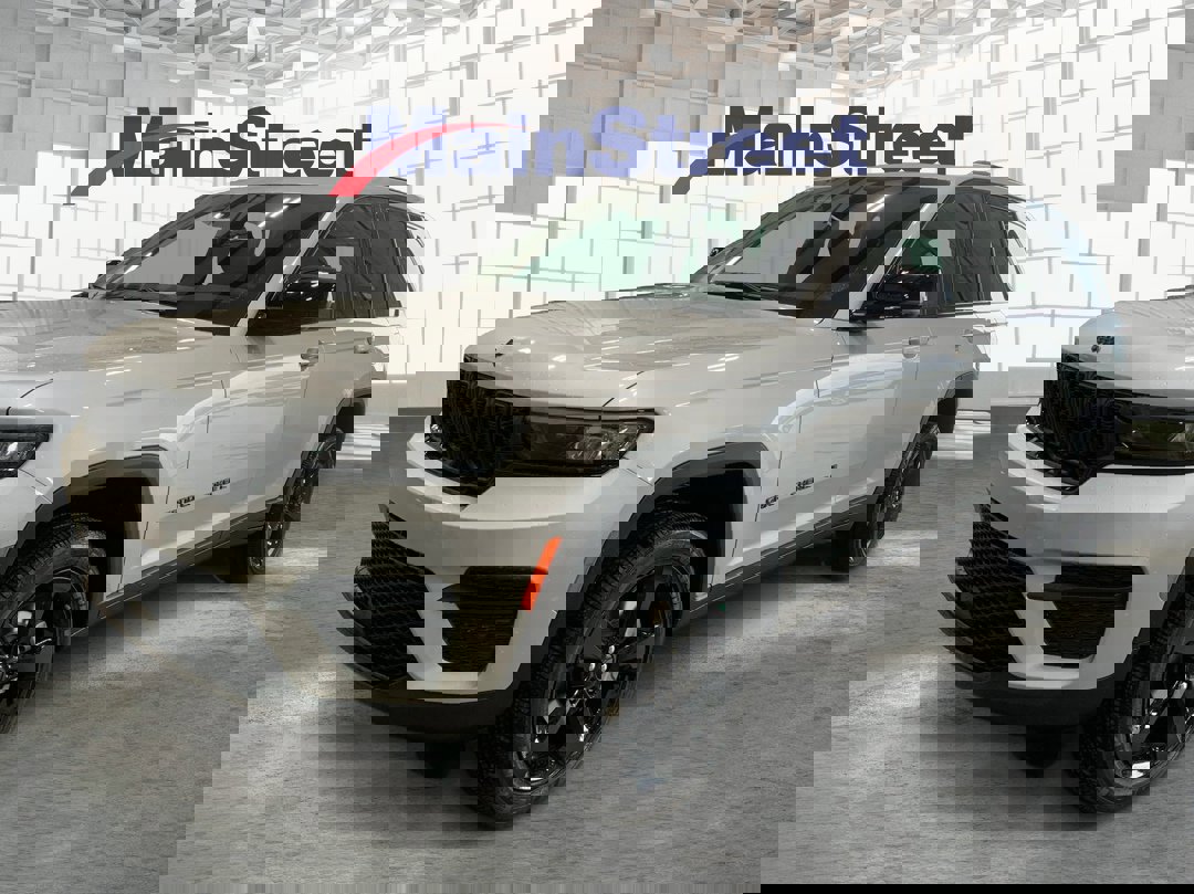 New 2025 Jeep Grand Cherokee 4WD image 1