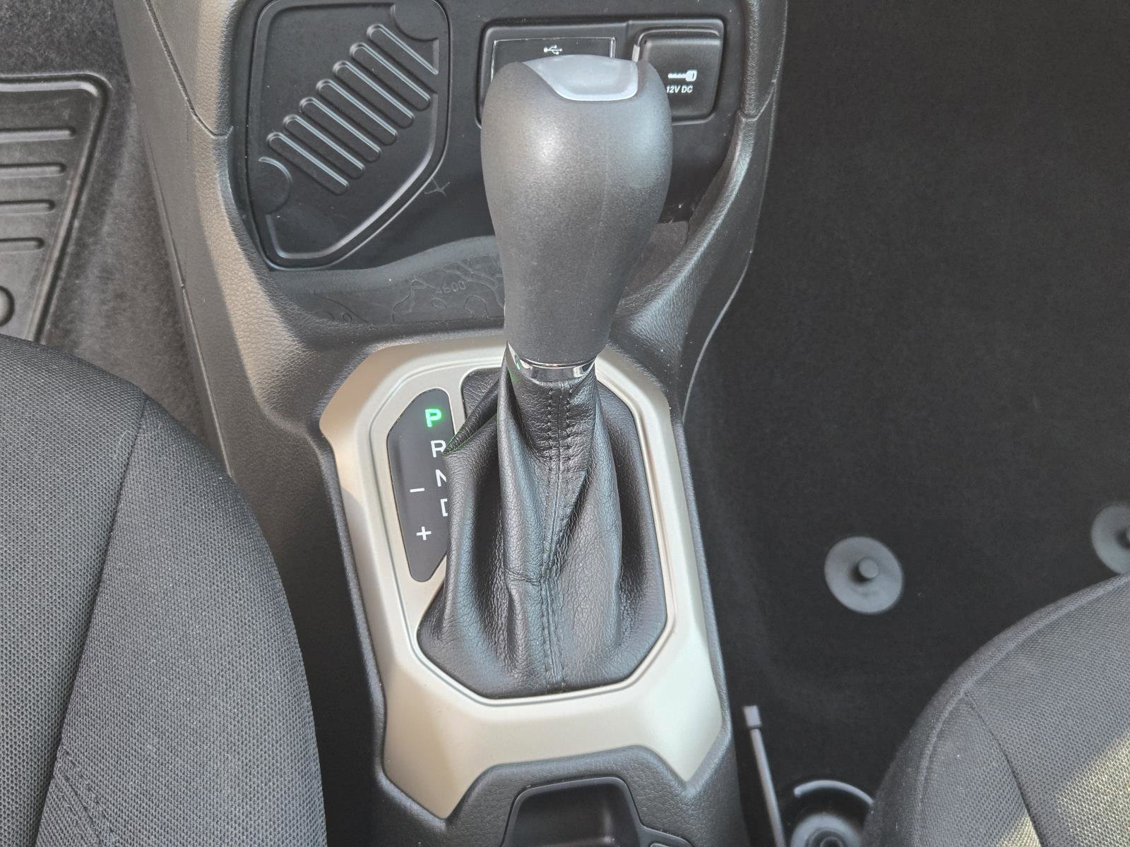 Certified 2016 Jeep Renegade Latitude image 13