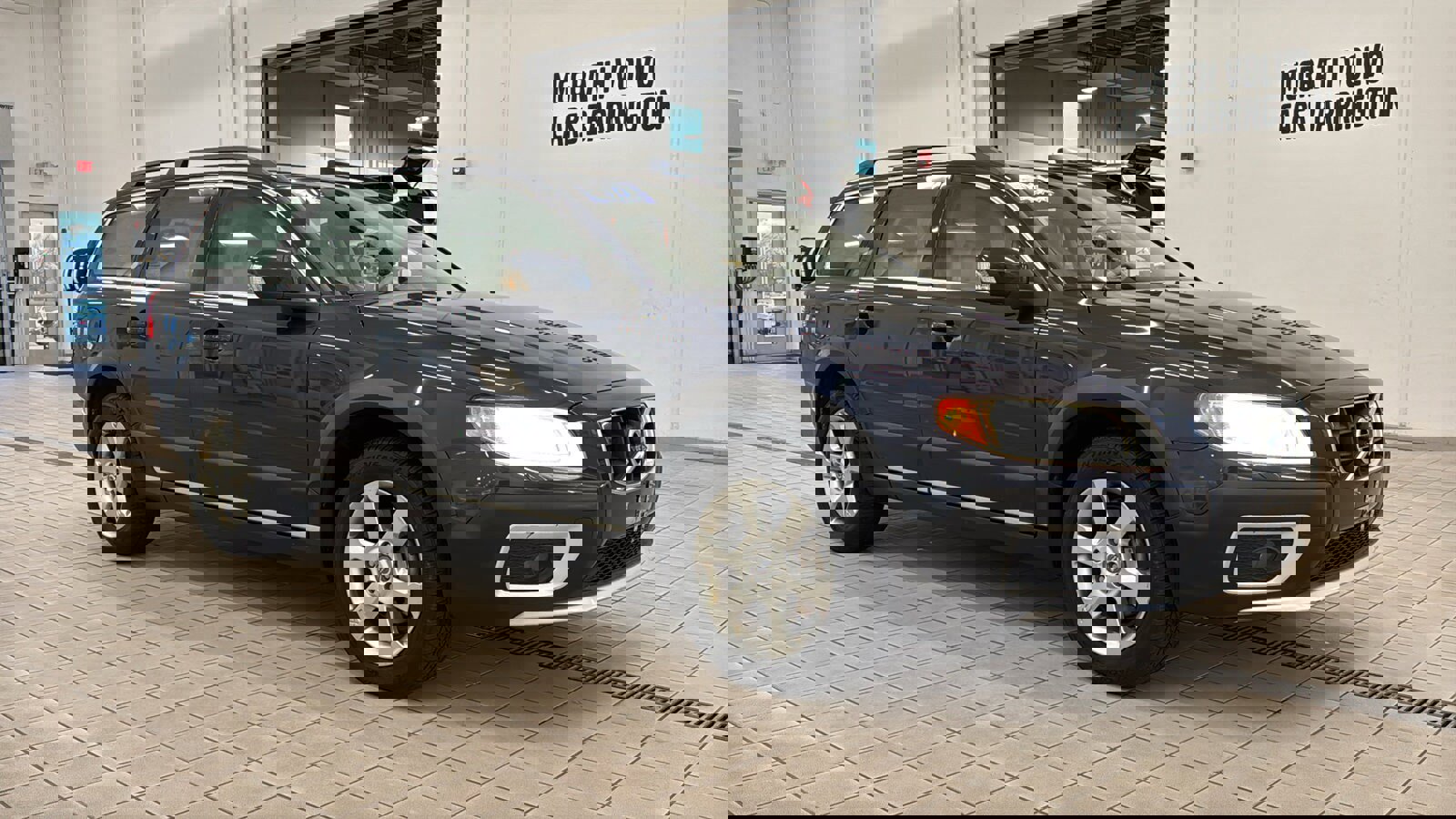 Used 2010 Volvo XC70 3.2 image 3