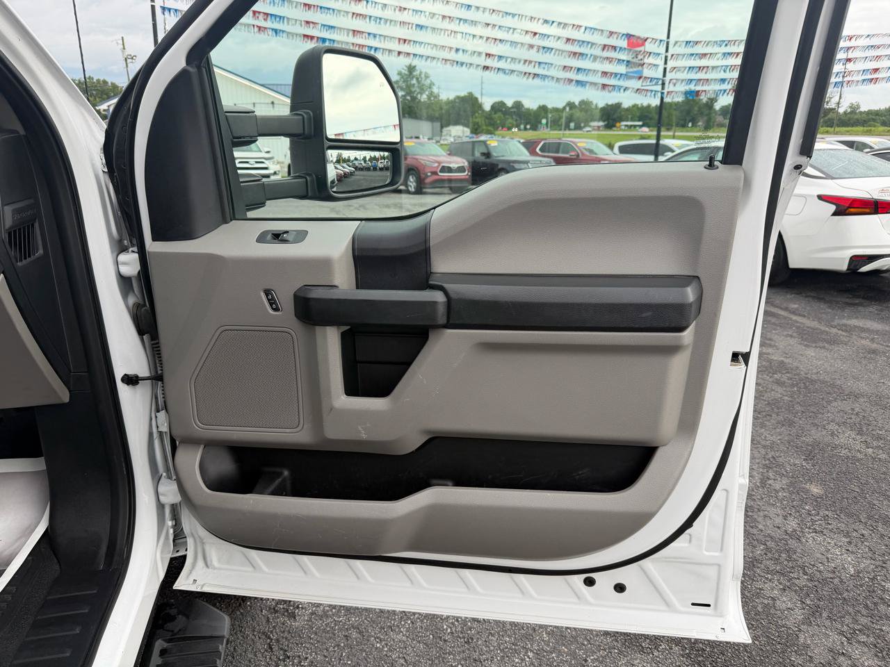 Used 2019 Ford F550 4x4 Regular Cab Super Duty image 14