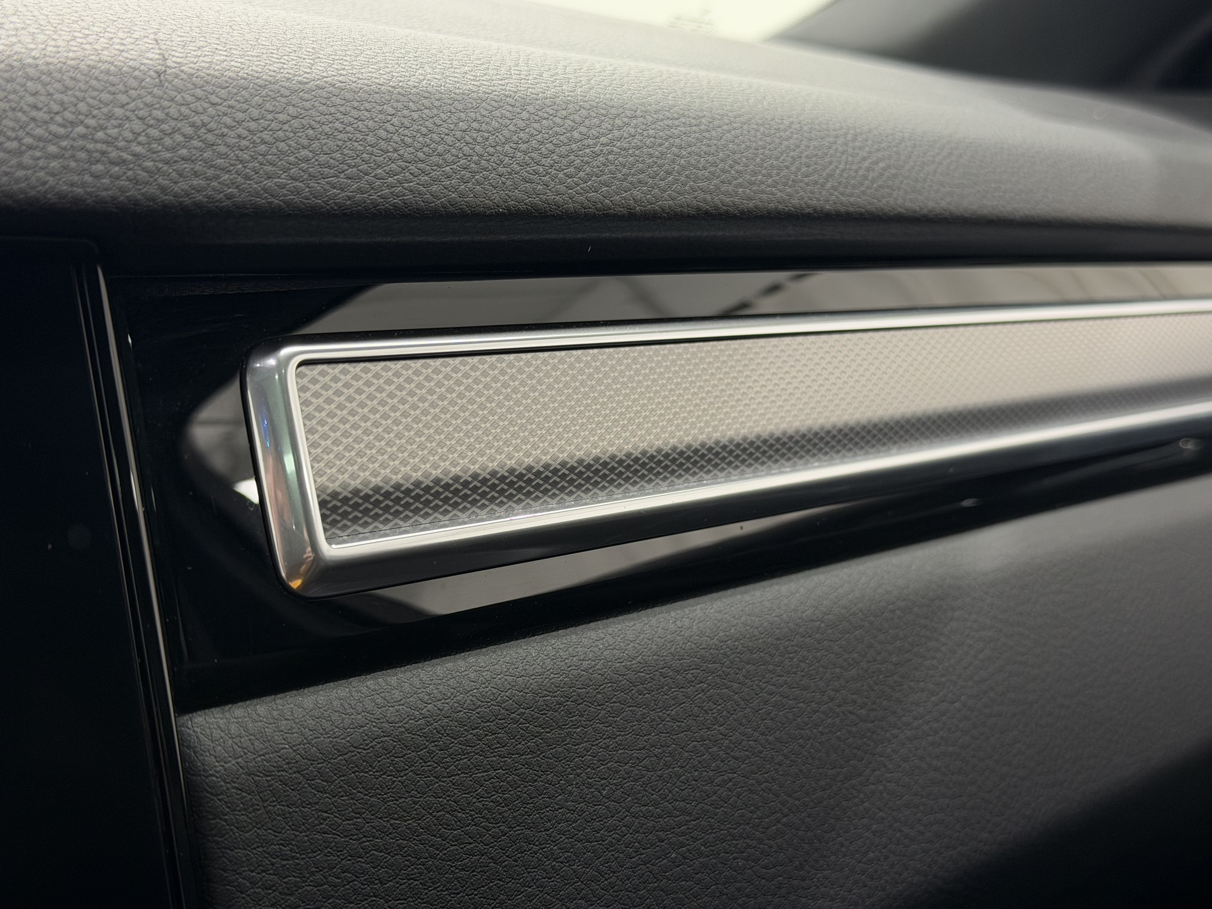 Certified 2022 Porsche Cayenne Platinum Edition AWD/4WD image 60