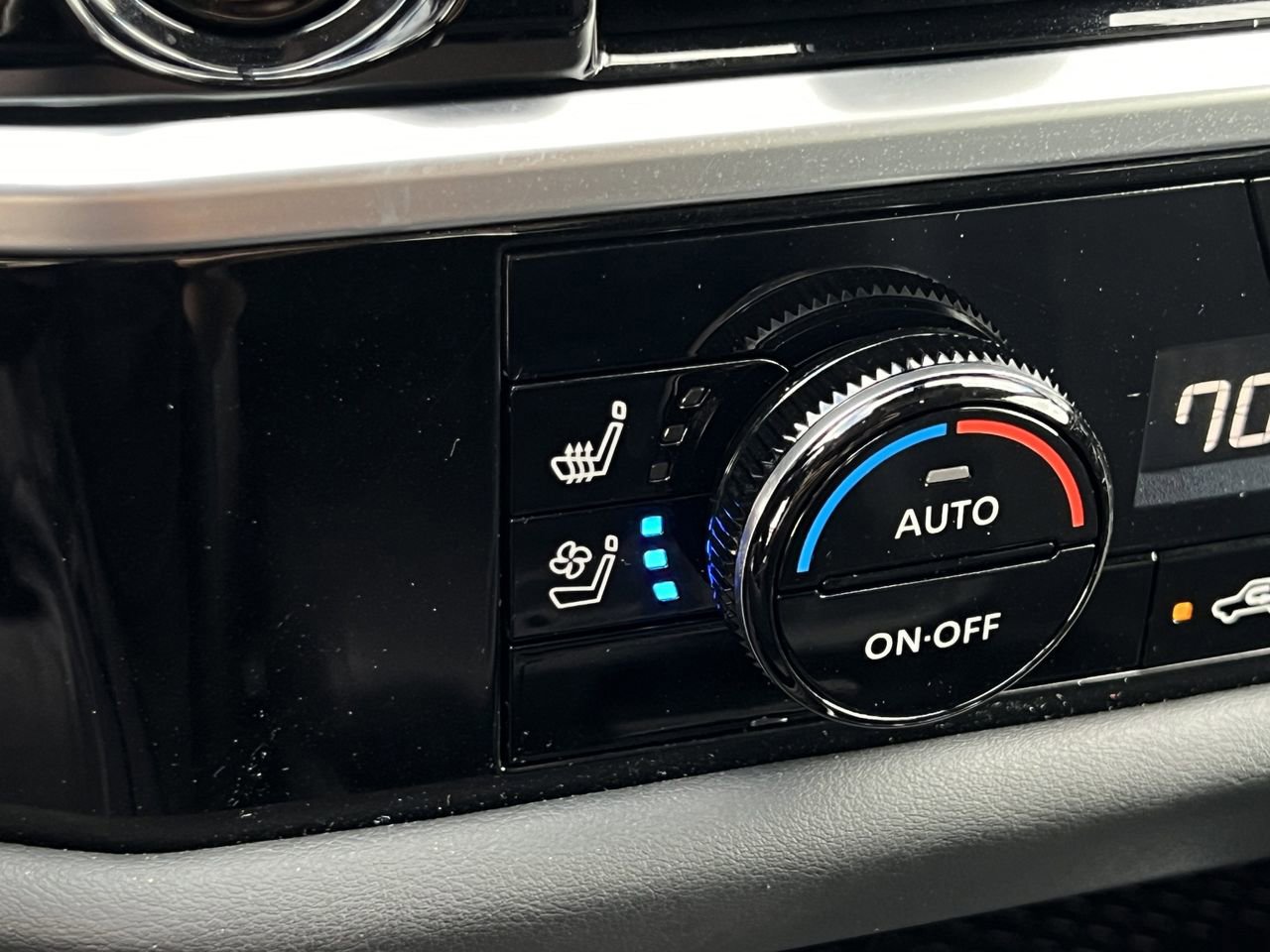 Certified 2025 Nissan Pathfinder Platinum w/ Cargo Package AWD/4WD image 19