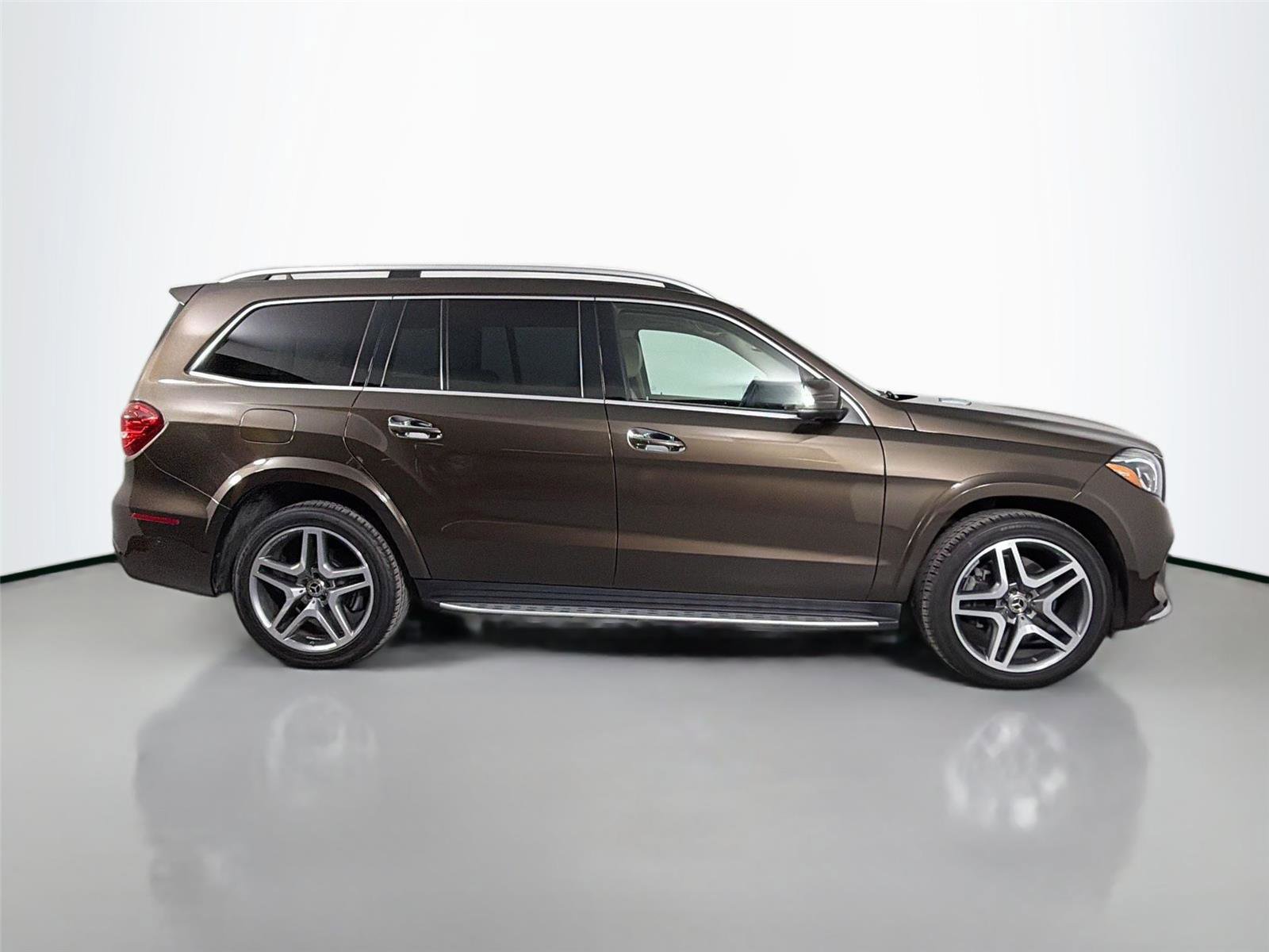 Used 2017 Mercedes-Benz GLS 550 4MATIC image 4