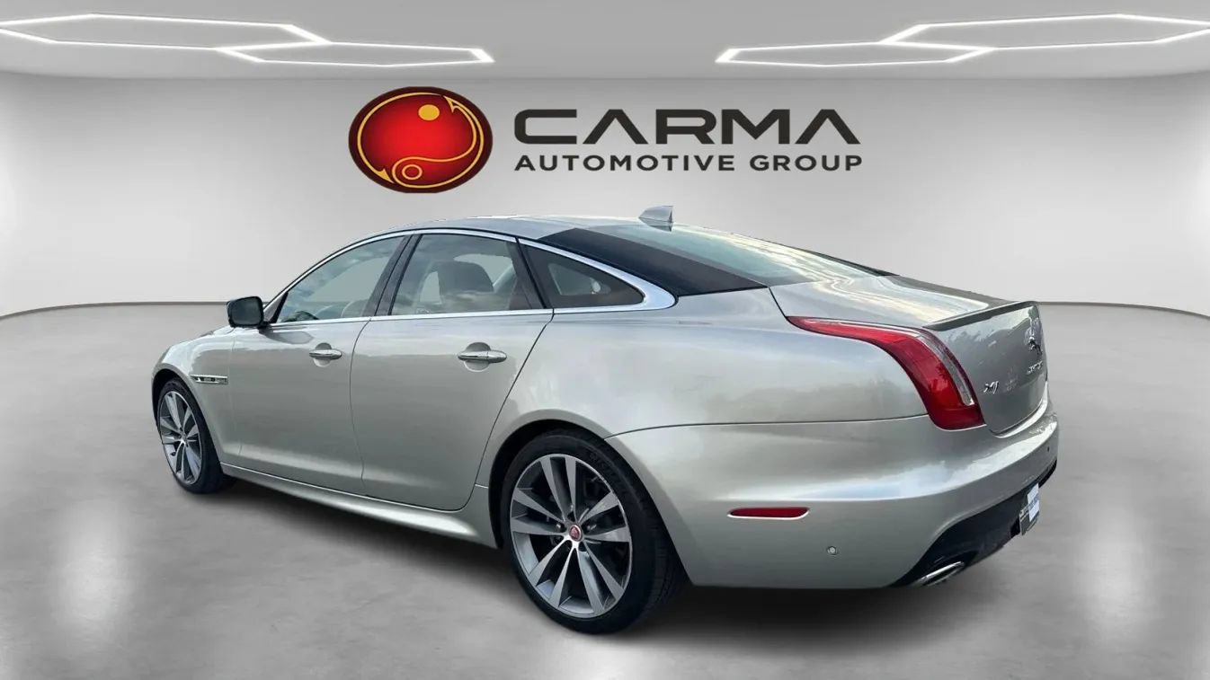 Used 2016 Jaguar XJ R-Sport RWD image 3