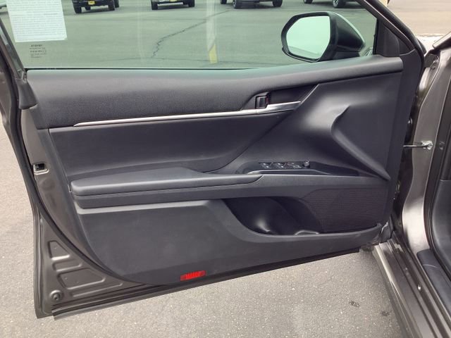 Used 2020 Toyota Camry SE FWD image 9