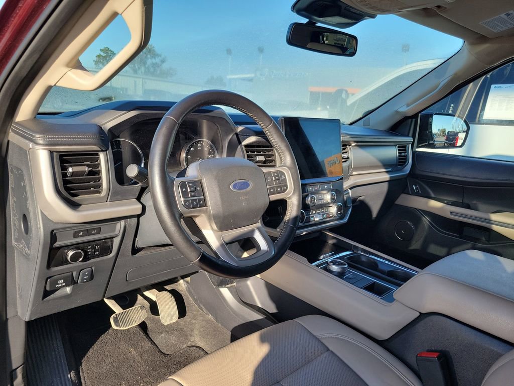 Used 2024 Ford Expedition Max XLT image 14
