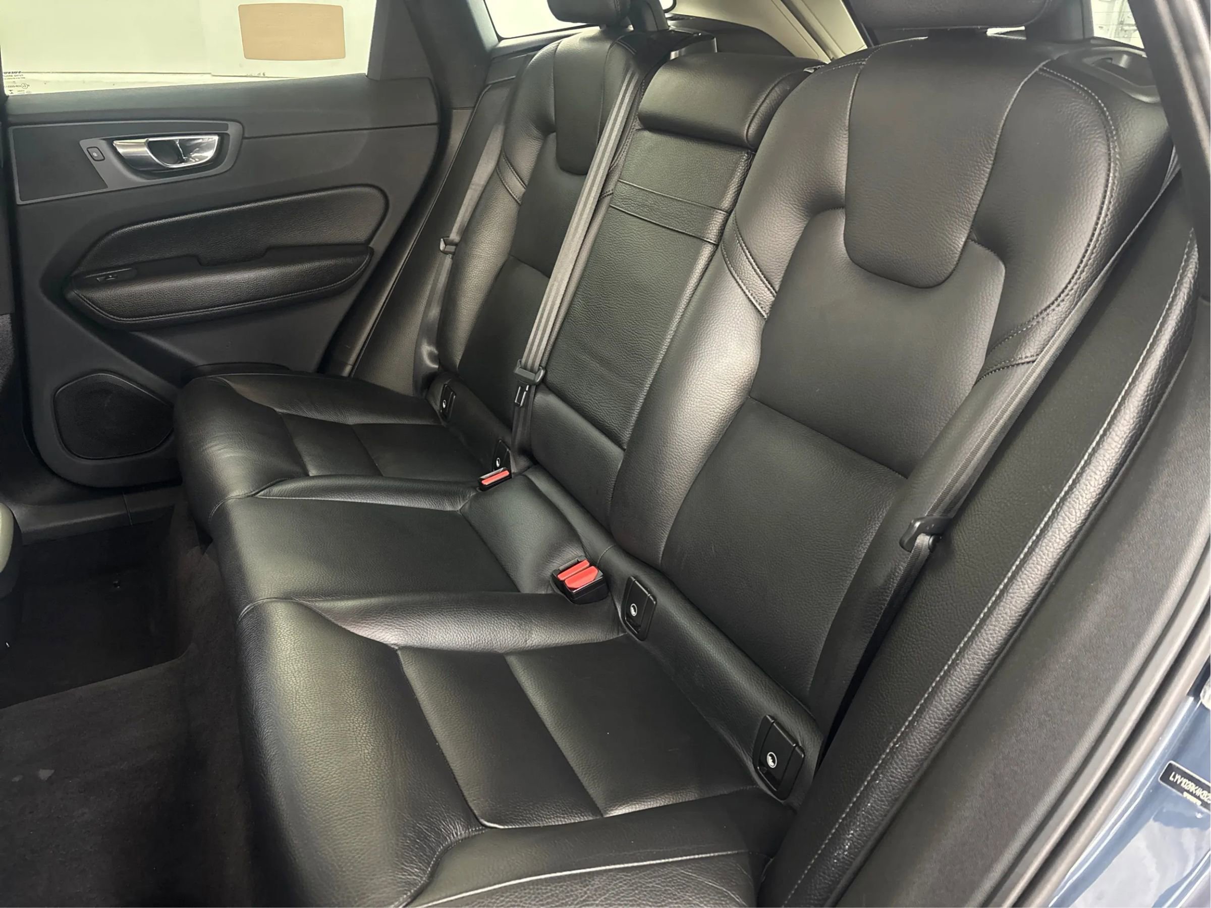 Used 2019 Volvo XC60 T5 Momentum w/ Multimedia Package image 14