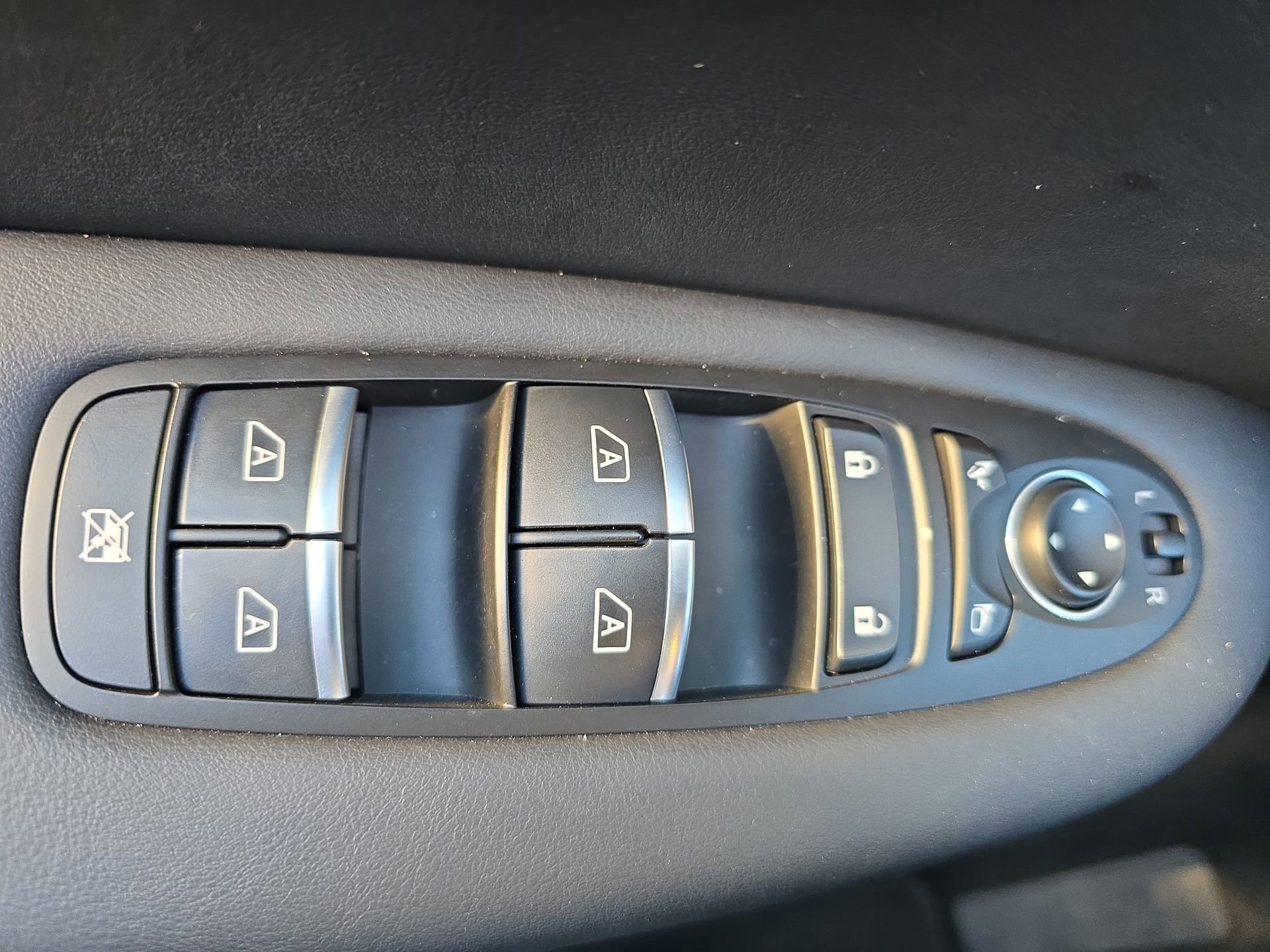 Used 2025 INFINITI QX50 Luxe image 27