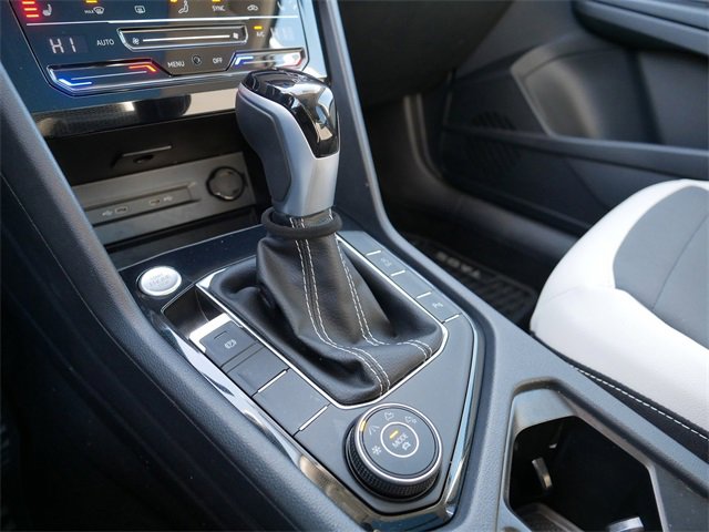 Certified 2025 Volkswagen Taos SE w/ Panoramic Sunroof Package image 28