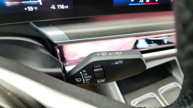 Used 2023 BMW i7 xDrive60 image 43