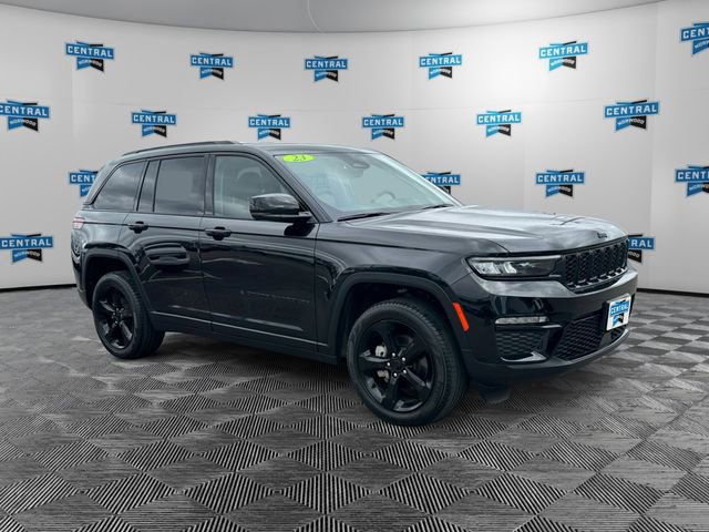 Used 2023 Jeep Grand Cherokee Limited w/ Black Appearance Package AWD/4WD image 8