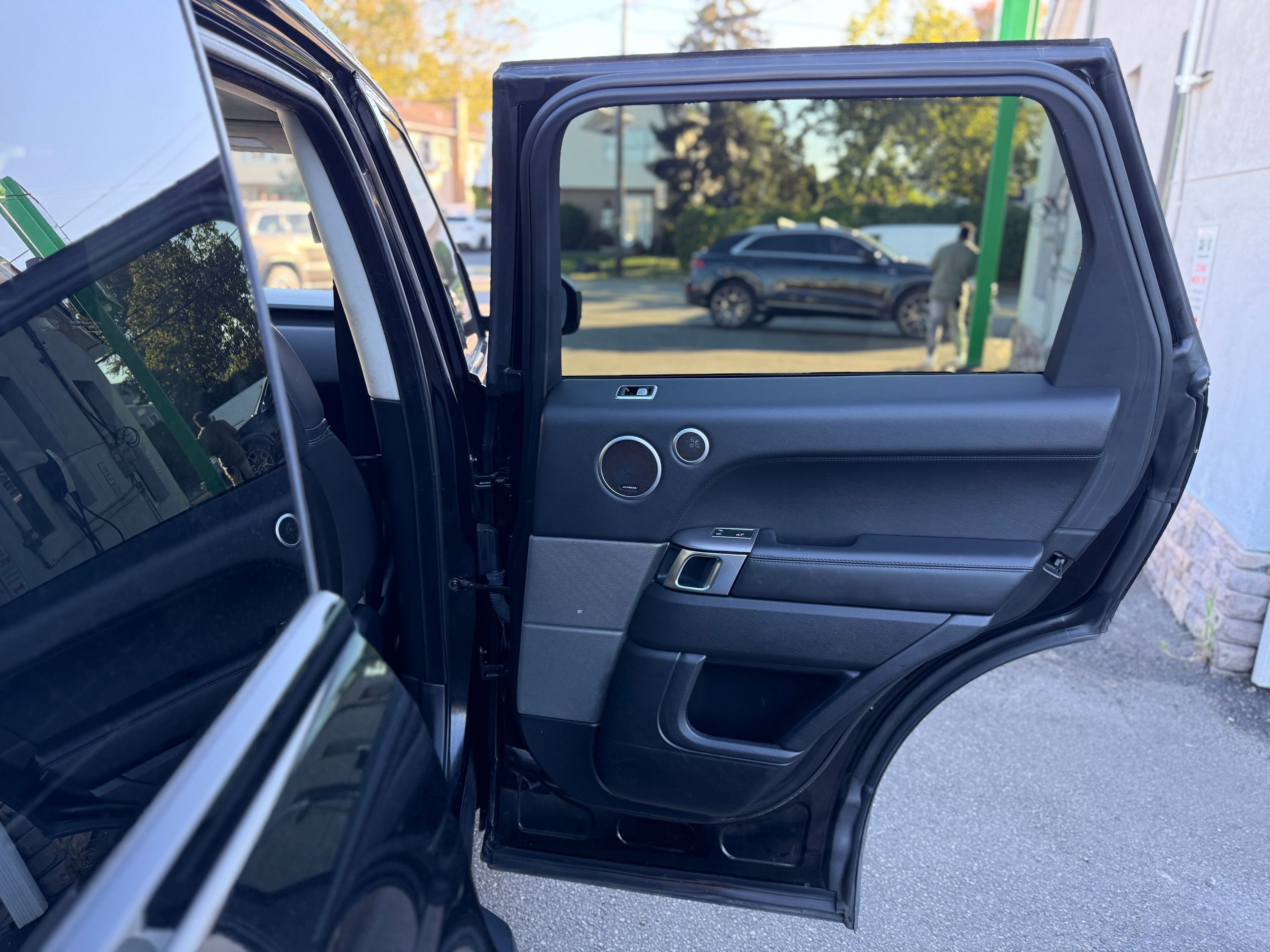 Used 2020 Land Rover Range Rover Sport HSE image 27