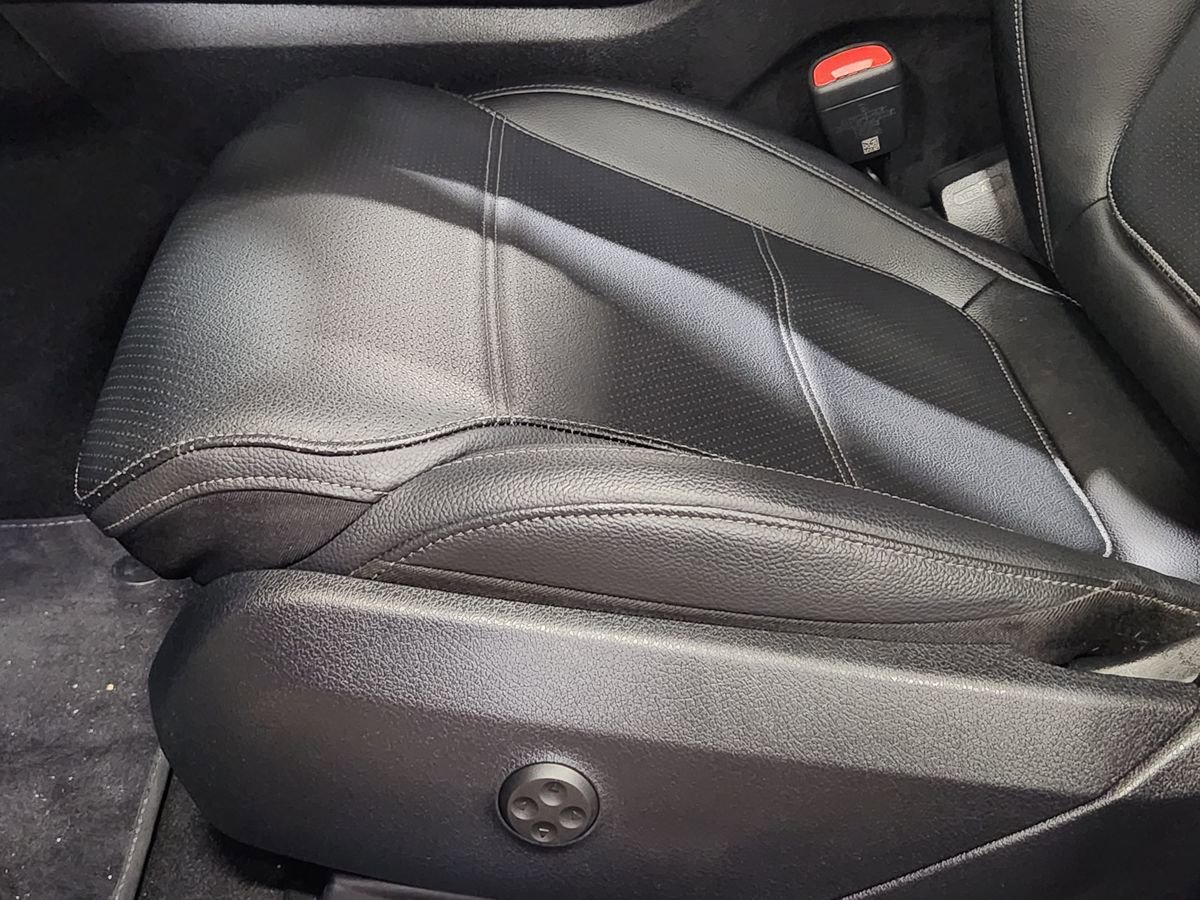 Used 2025 Mercedes-Benz GLC 300 4MATIC image 45