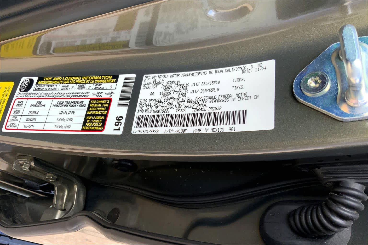 Used 2024 Toyota Tacoma Limited w/ Limited Package (LT) AWD/4WD image 33