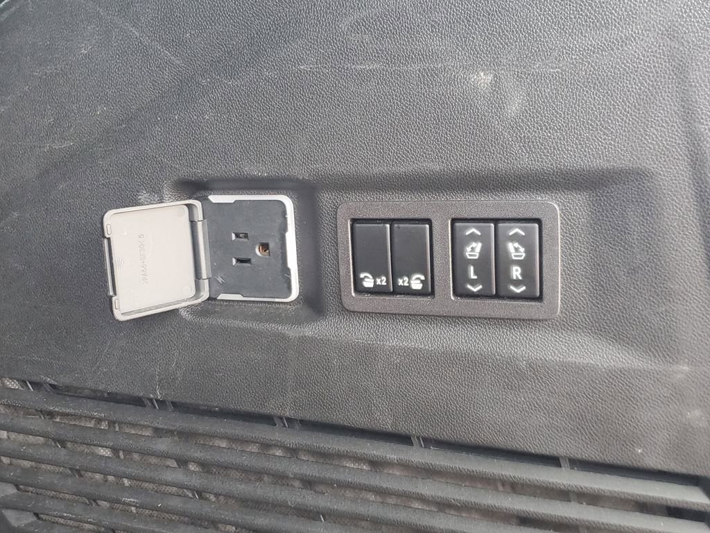 Used 2024 Chevrolet Tahoe Premier image 7