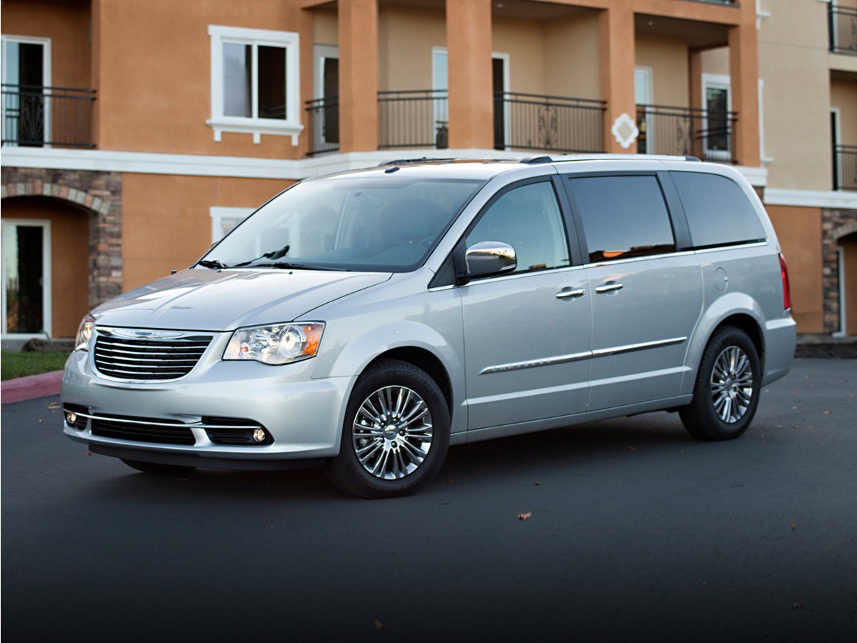 Used 2011 Chrysler Town & Country Touring-L w/ Driver Convenience Group FWD image 1