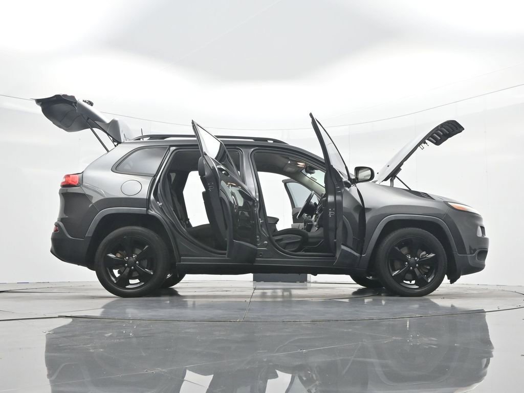 Used 2016 Jeep Cherokee Latitude FWD image 45