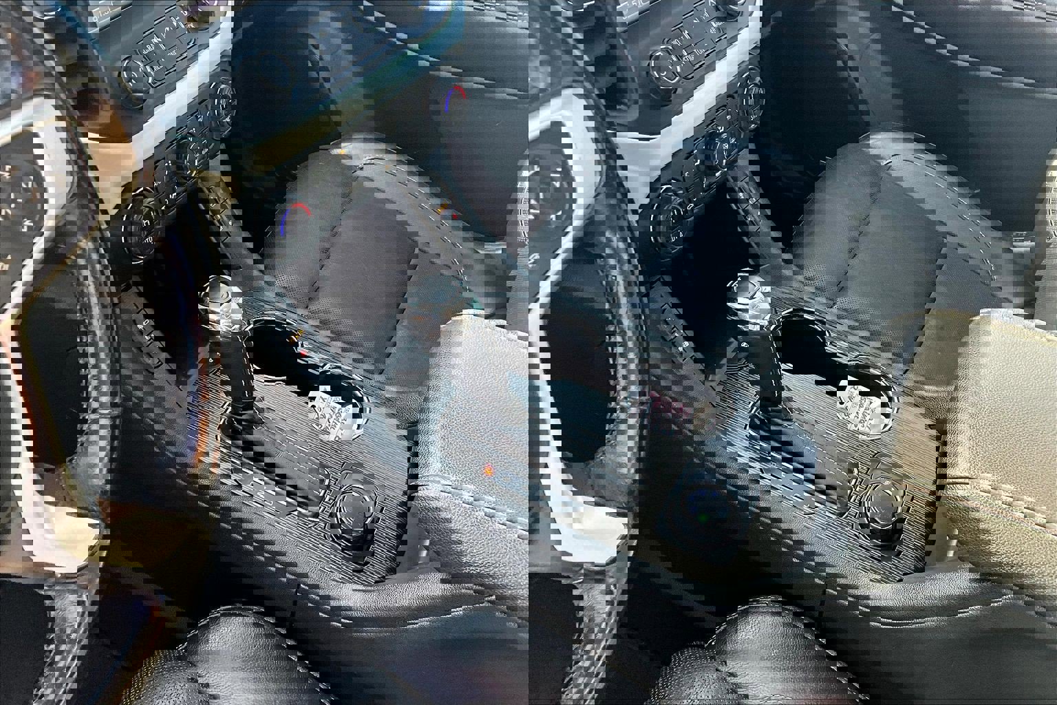 Used 2018 GMC Acadia SLT image 15