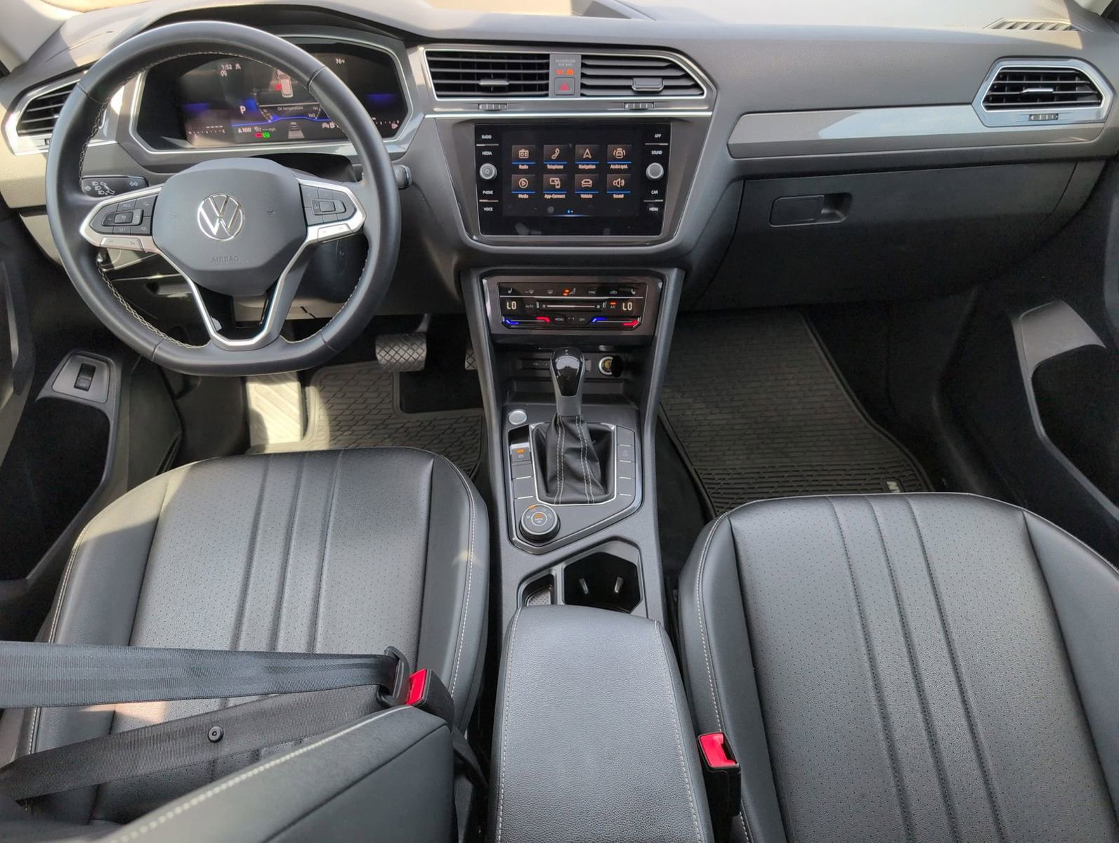 Used 2024 Volkswagen Tiguan Wolfsburg Edition image 29