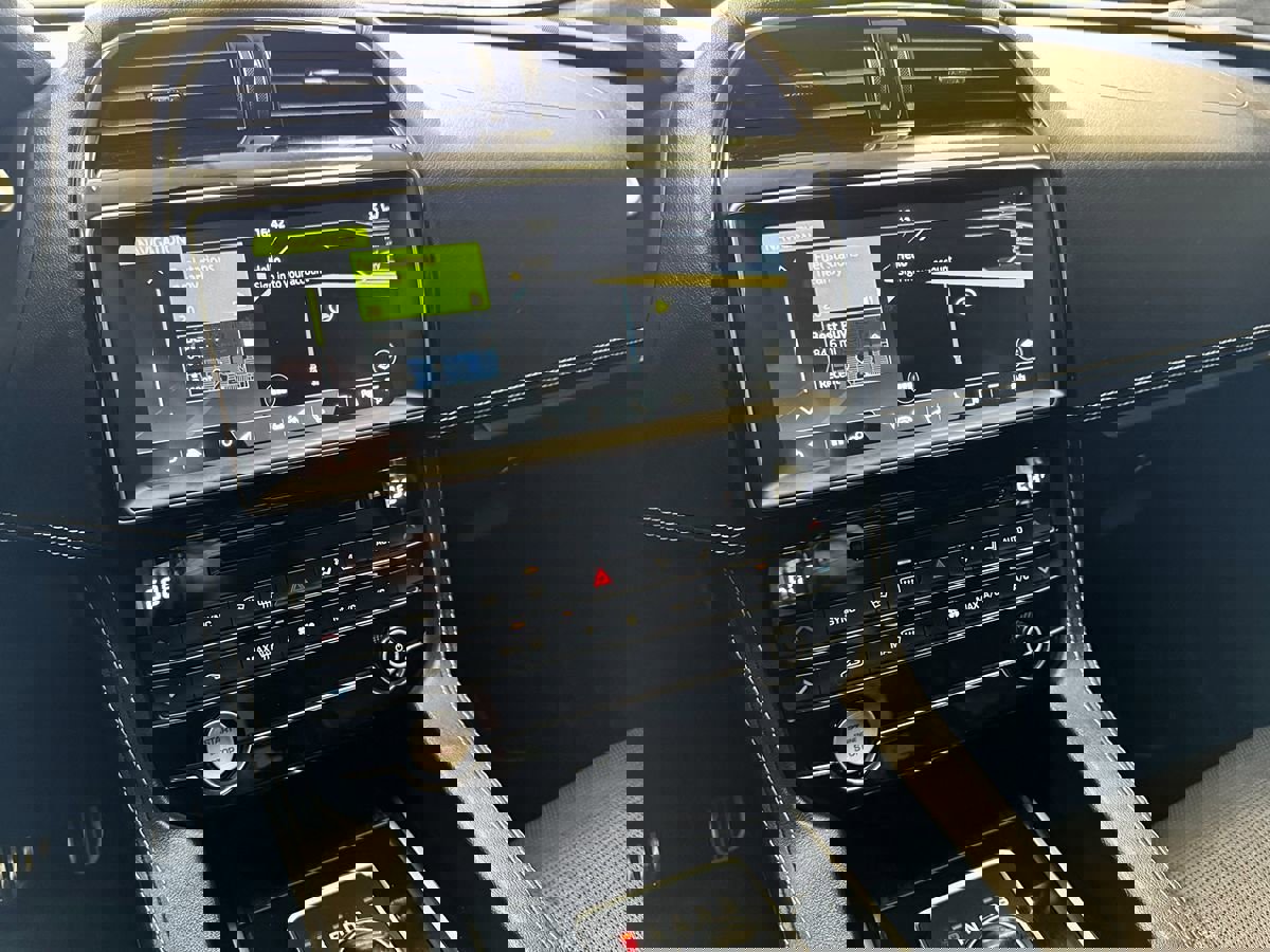 Used 2019 Jaguar F-PACE S image 20