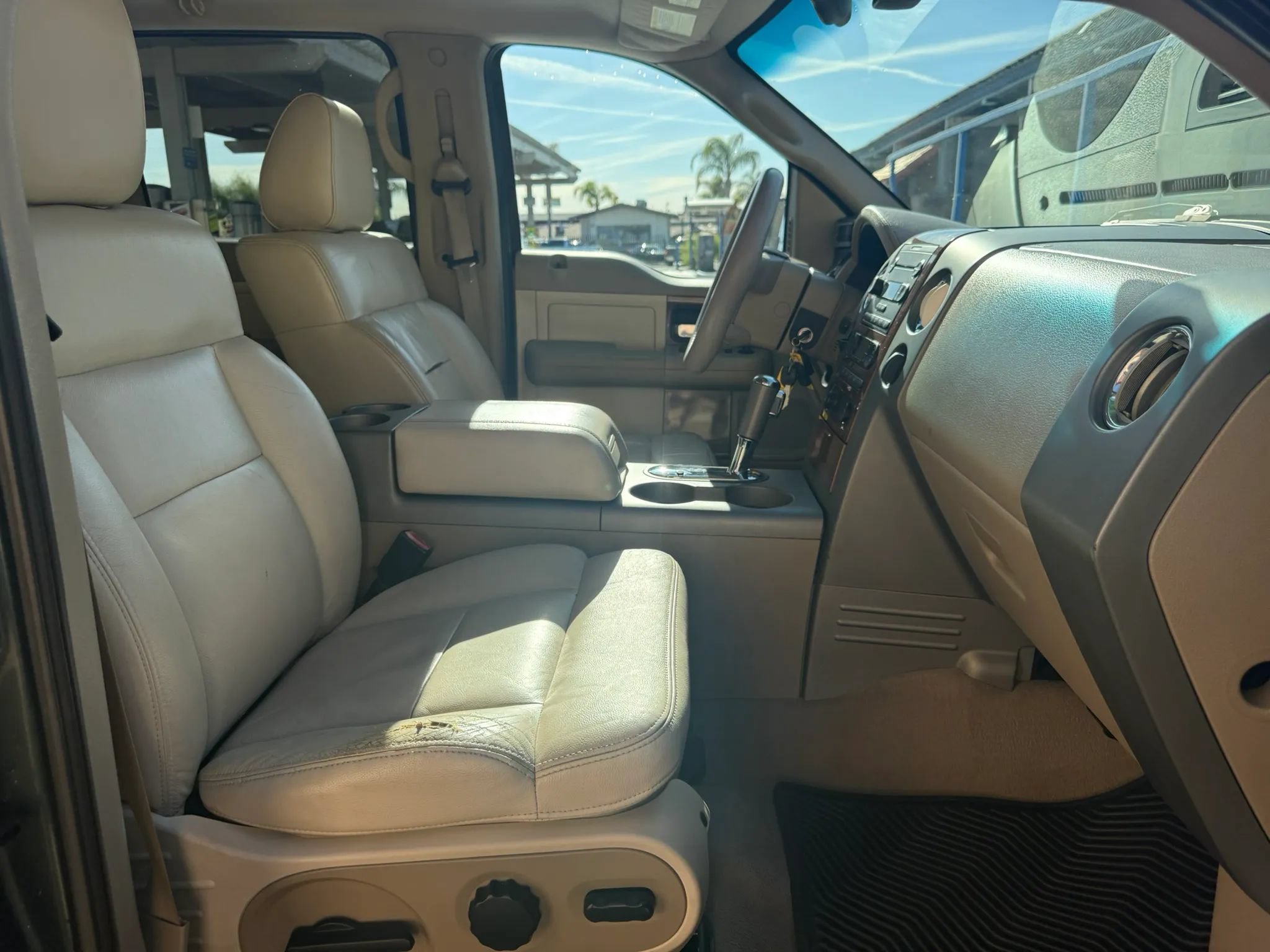 Used 2004 Ford F150 Lariat RWD image 14