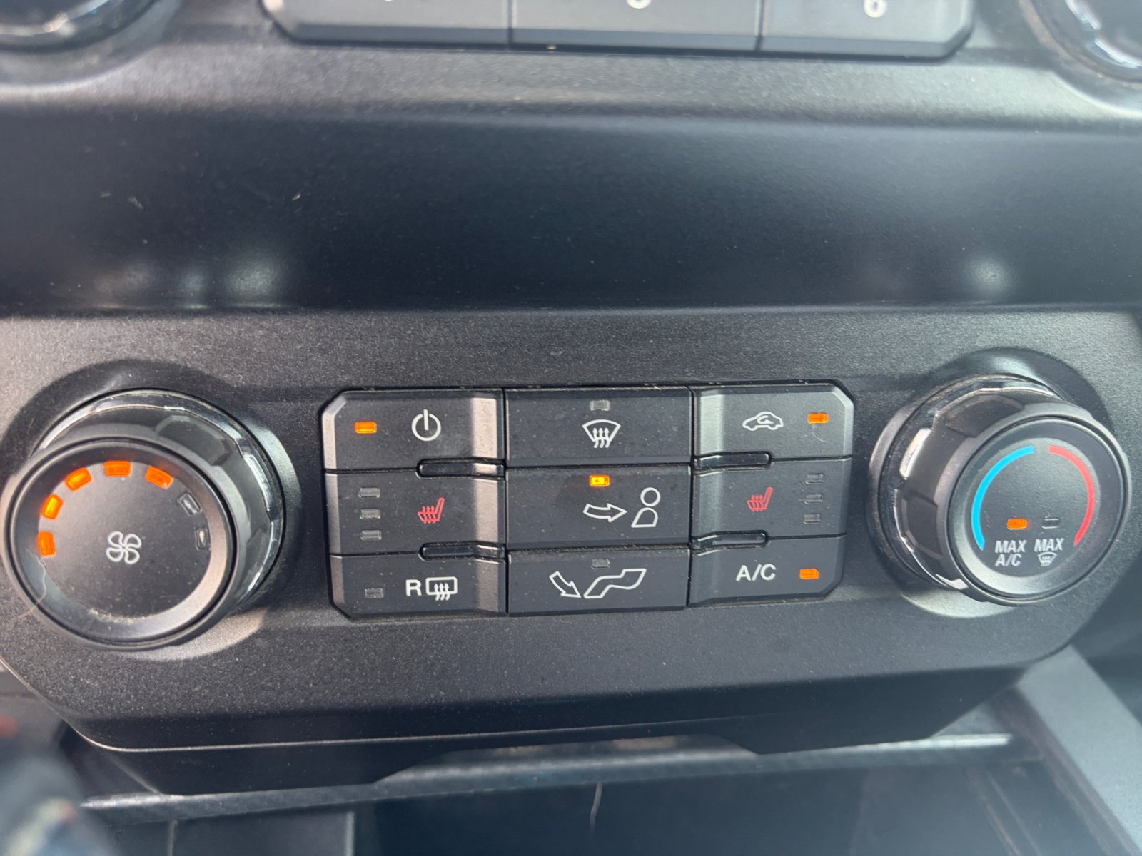 Used 2020 Ford F150 XLT w/ Equipment Group 302A Luxury AWD/4WD image 25