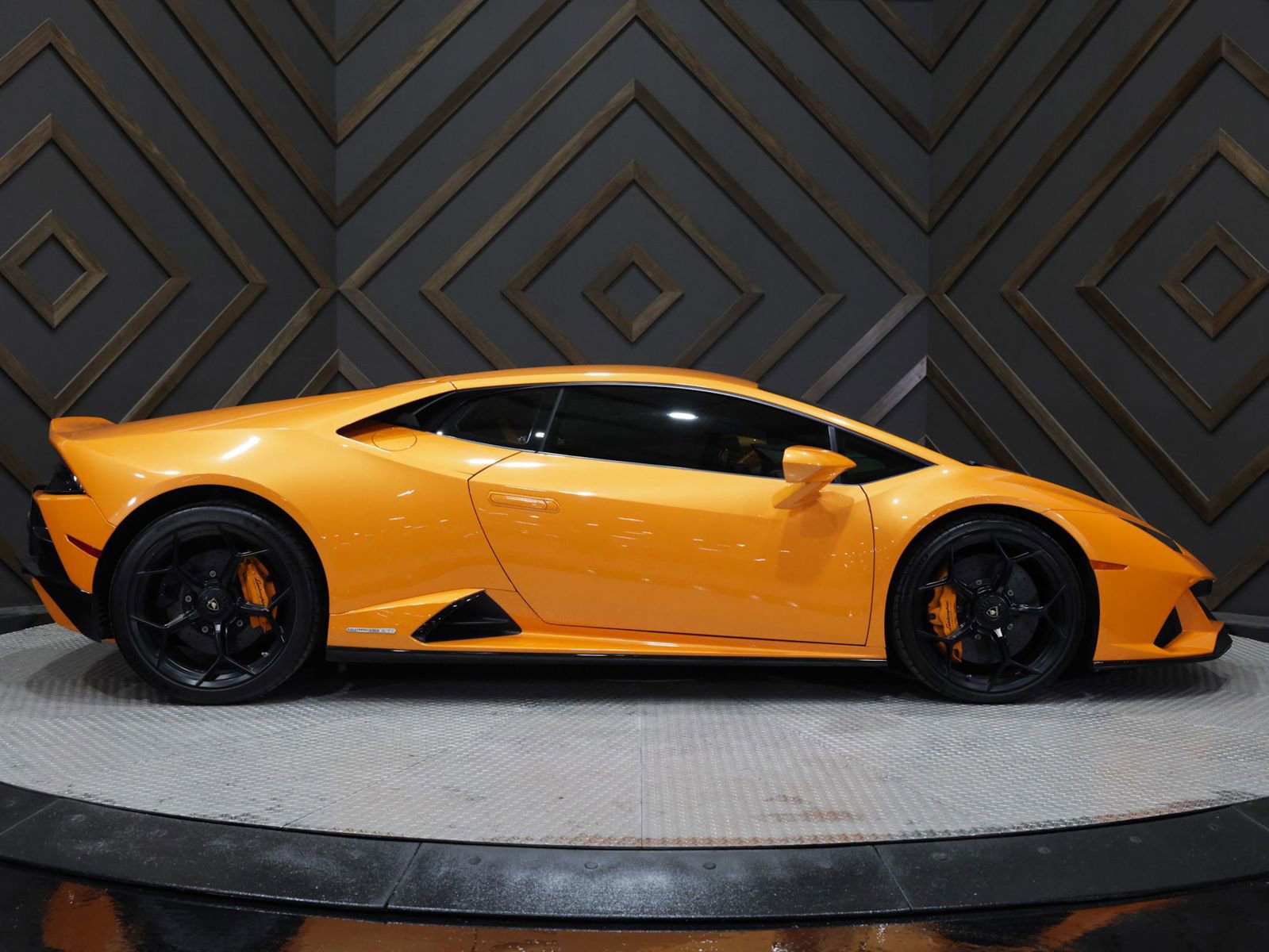 Used 2020 Lamborghini Huracan EVO image 9
